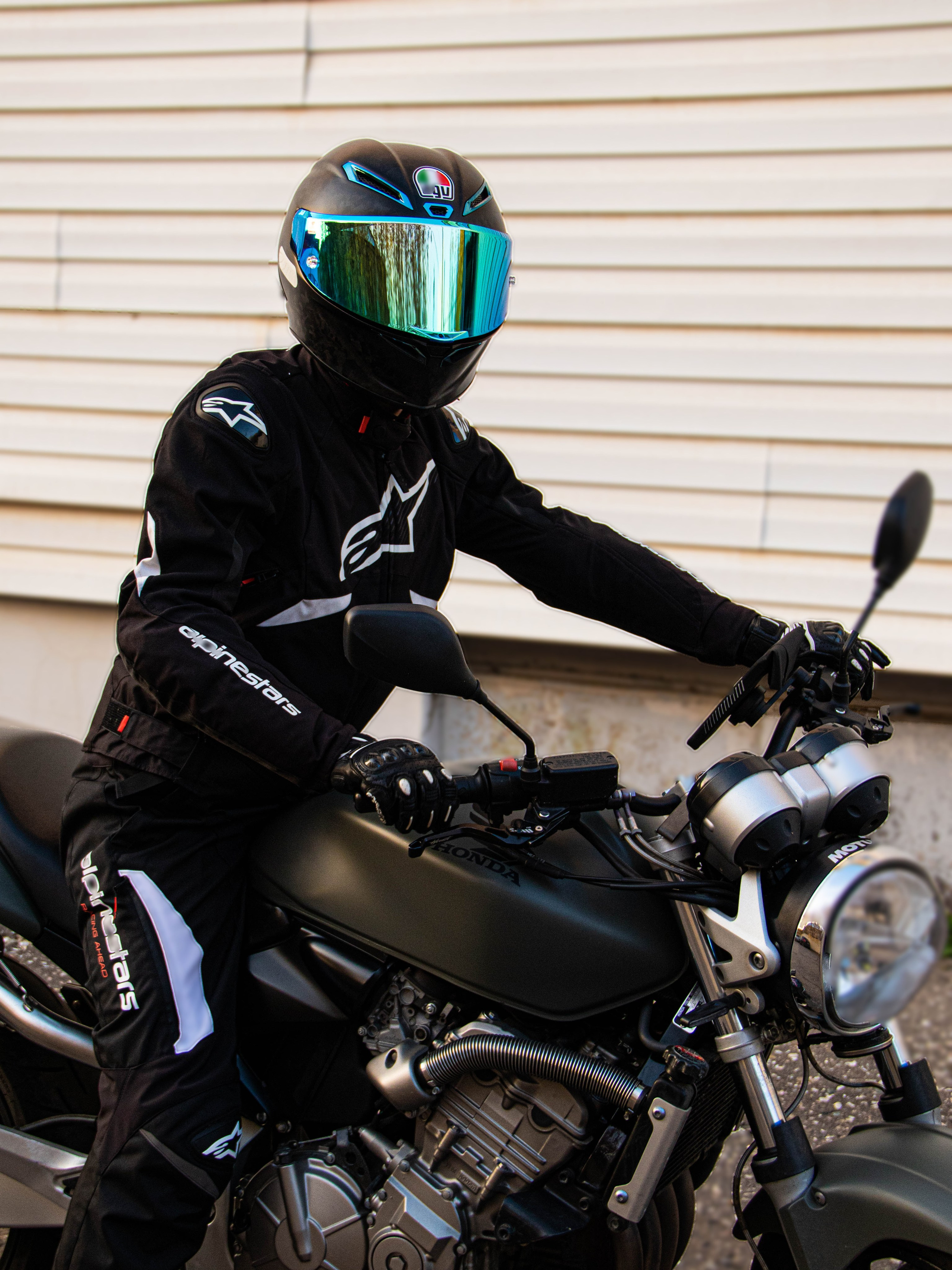 Мотоциклетный шлем. «Матрица»