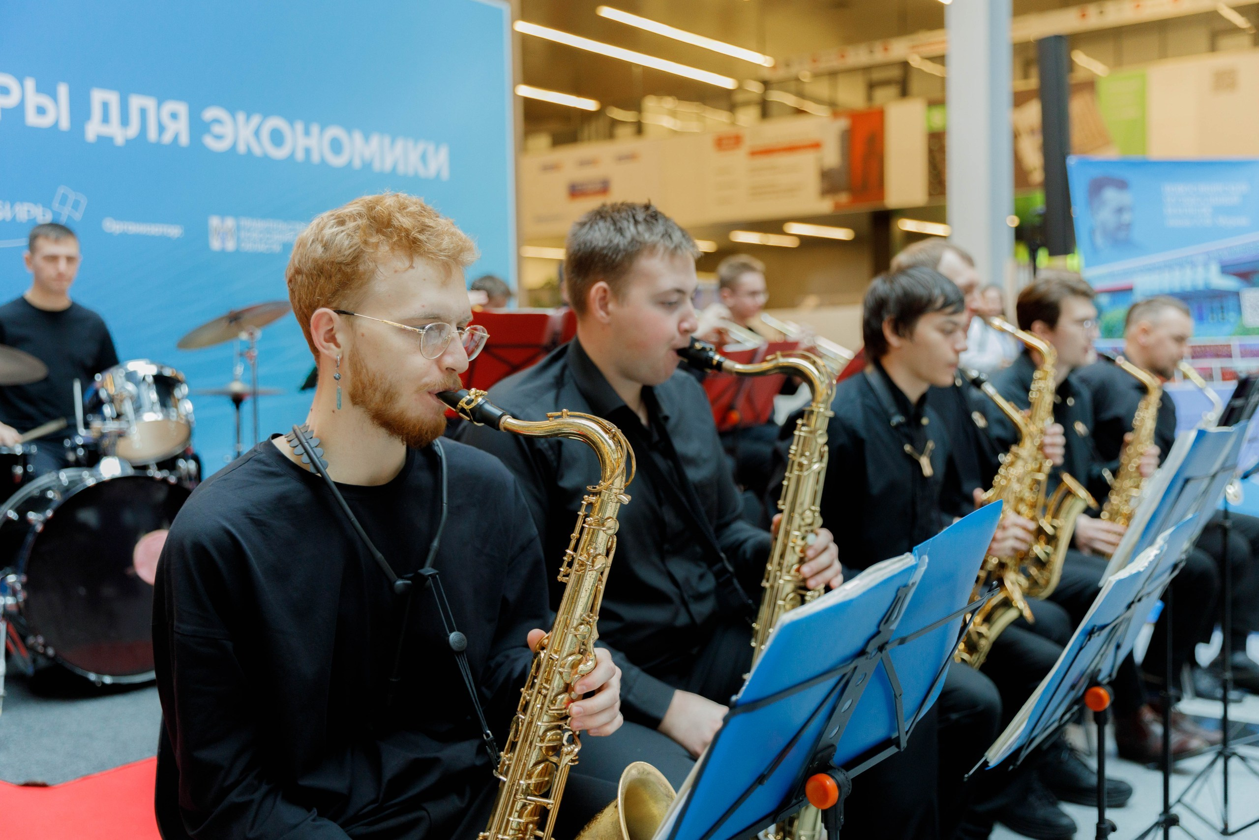 Фестиваль беспилотных авиационных систем «Дотянуться до неба». Экспоцентр. Репортажный фотограф в Новосибирске Алена Помазунова