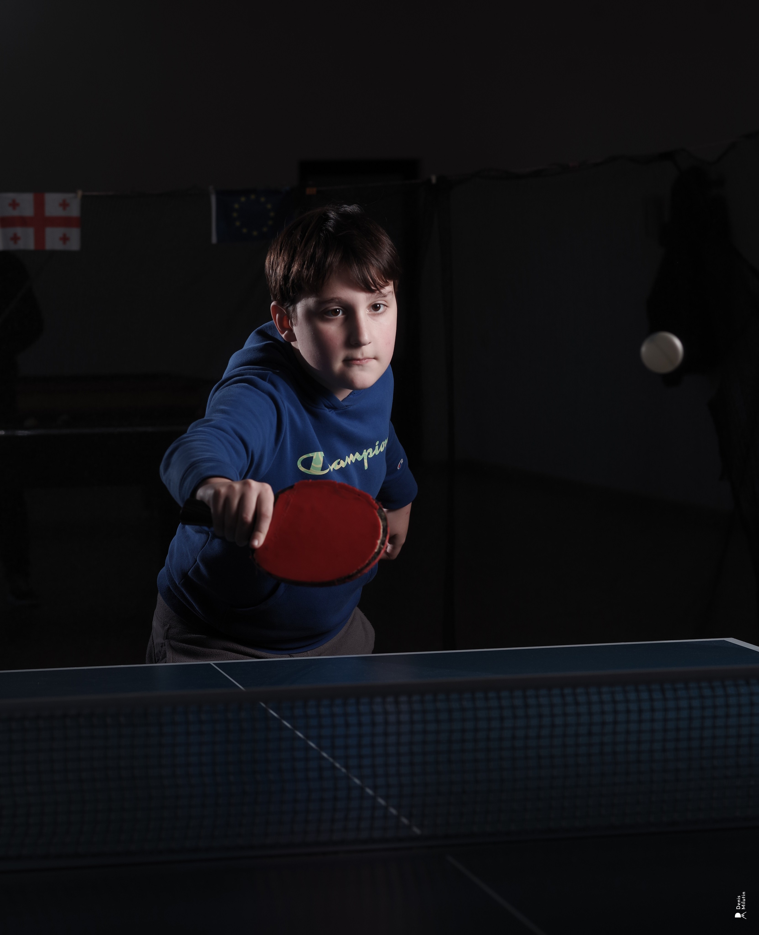 Настольный теннис в Сенаки. Портретный фотограф Денис Милютин