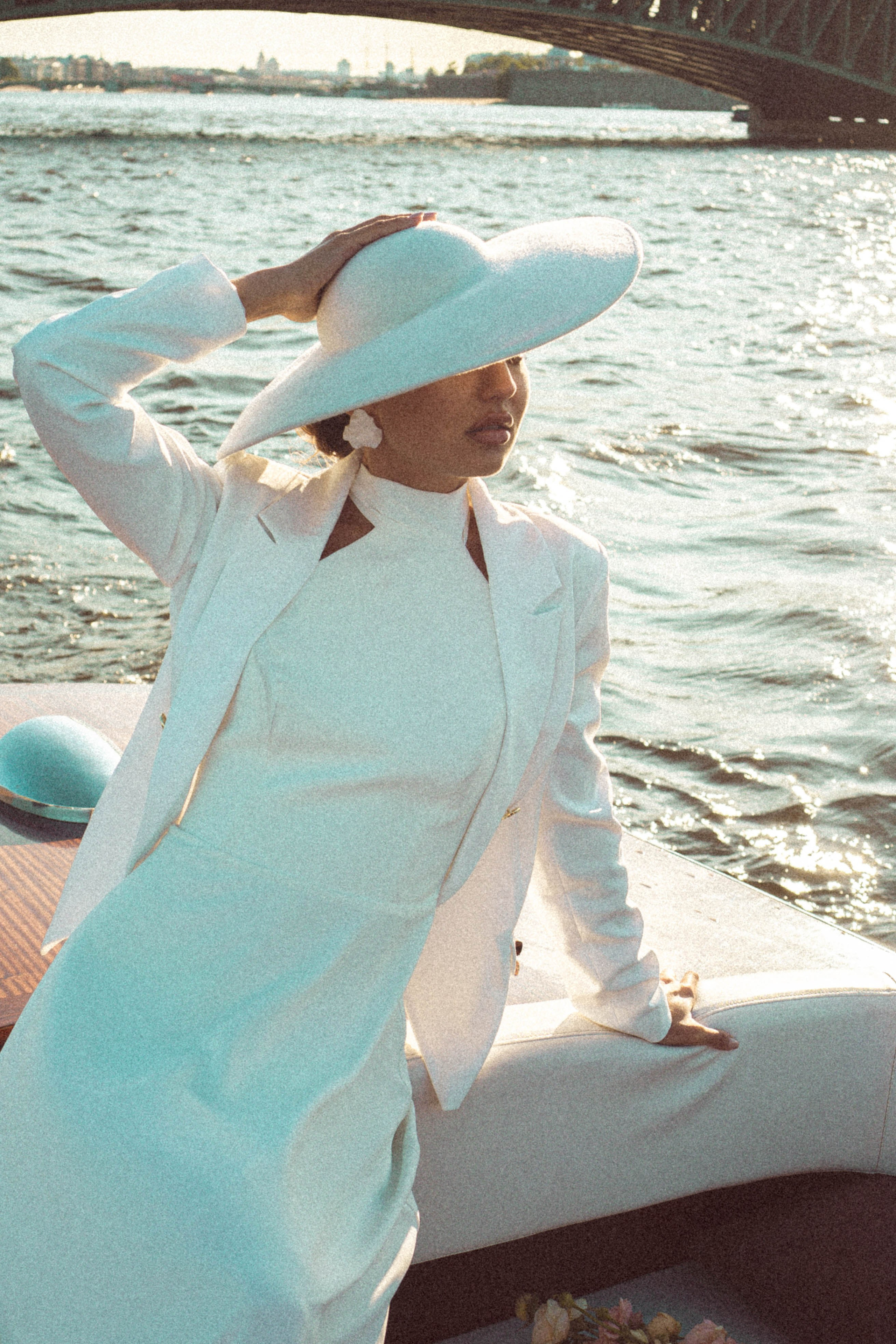 СВАДЕНБНАЯ СЬЕМКА НА КАТЕРЕ ПО КАНАЛАМ САНКТ-ПЕТЕРБУРГА И В АКВАТОРИИ НЕВЫ. Профессиональный фотограф, Санкт-Петербург — Виктория Богомолова