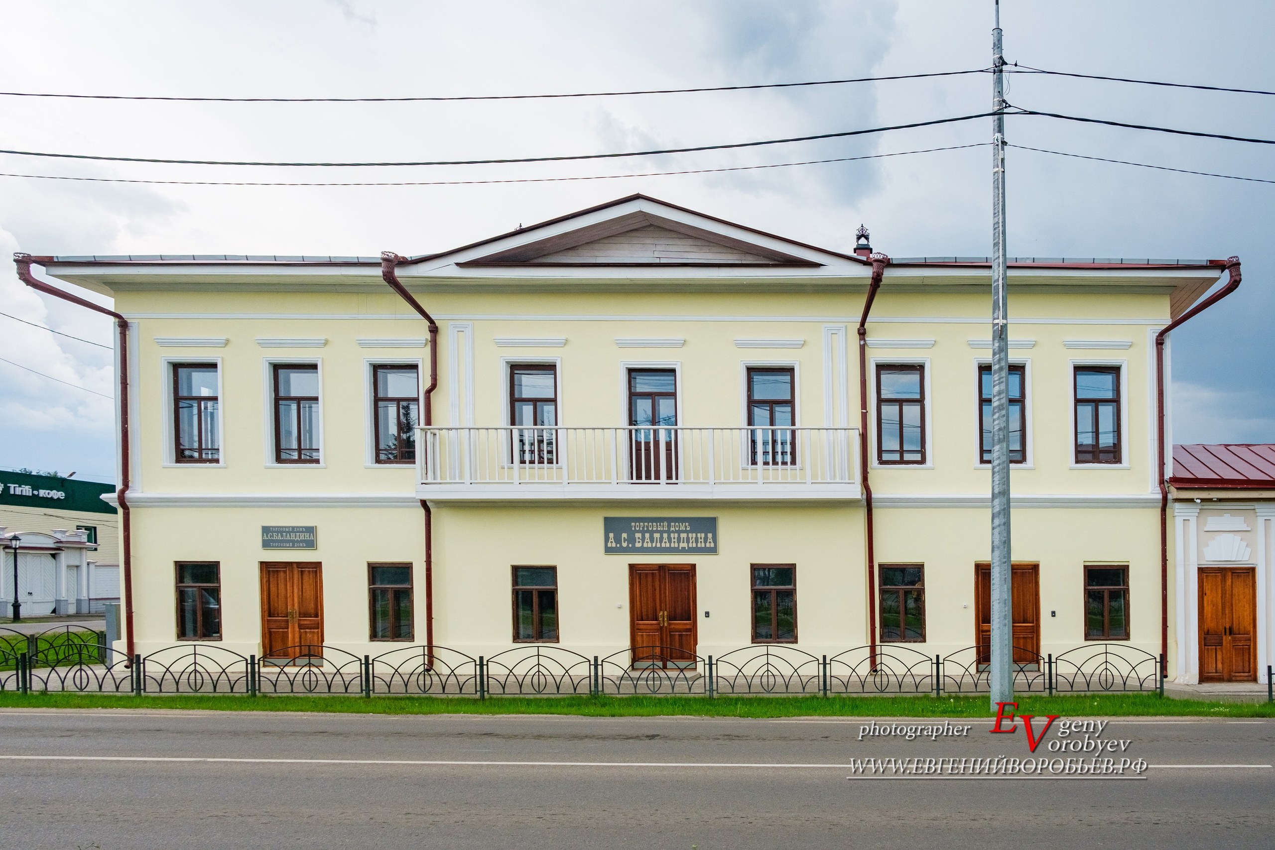 экскурсии Енисейск Красноярск аренда микроавтобуса трансфер индивидуальный тур фото набережная дегустация сибирской кухни интересные места что посмотреть куда сходить что посетить достопримечательности в Енисейске  храм церковь монастырь фототур  цена заказать экскурсию программа маршрут смотровые площадки видовые красивые места путешествие туристический маршрут 