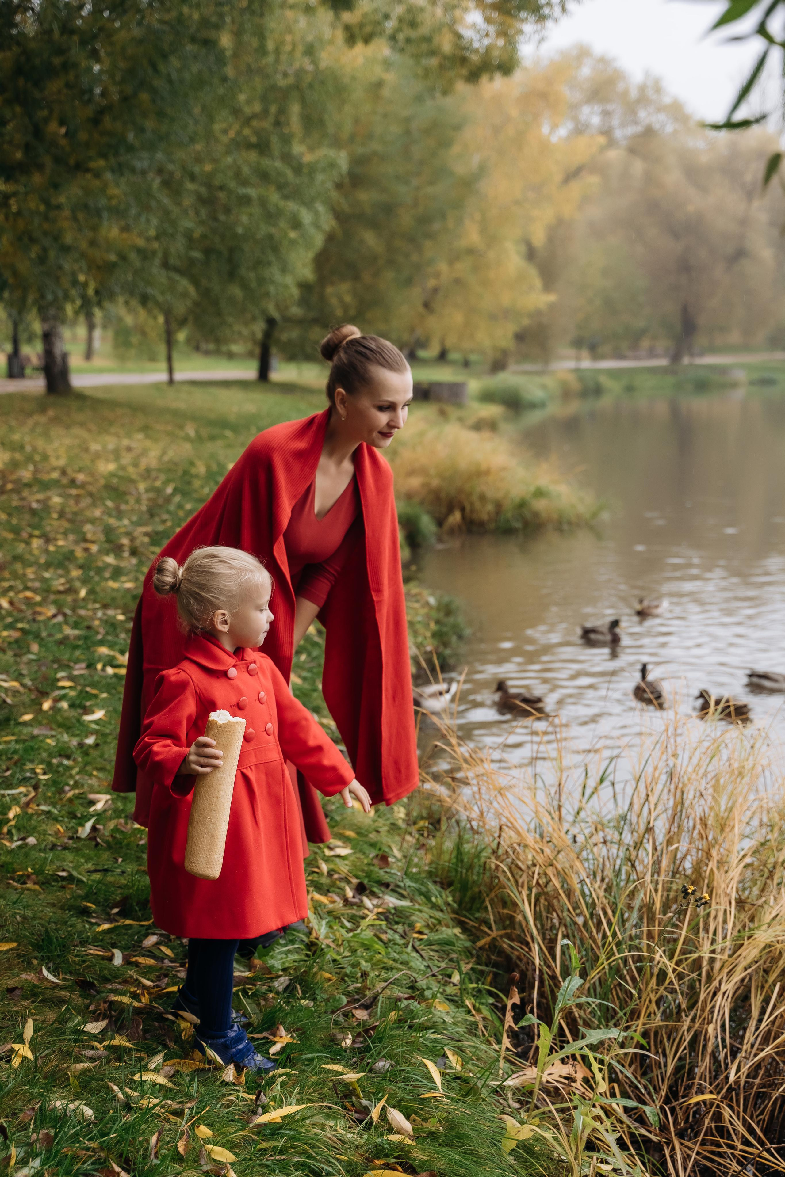 Семейная фотосессия в парке. Прогулочная фотосессия в Москве. Семейный фотограф. Фотосессия в Москве. Фотосессия в Видном. Фотограф Москва. Фотограф Видное. Свадебный и семейный фотограф. Душевный фотограф. Красивые фотографии прогулок. 