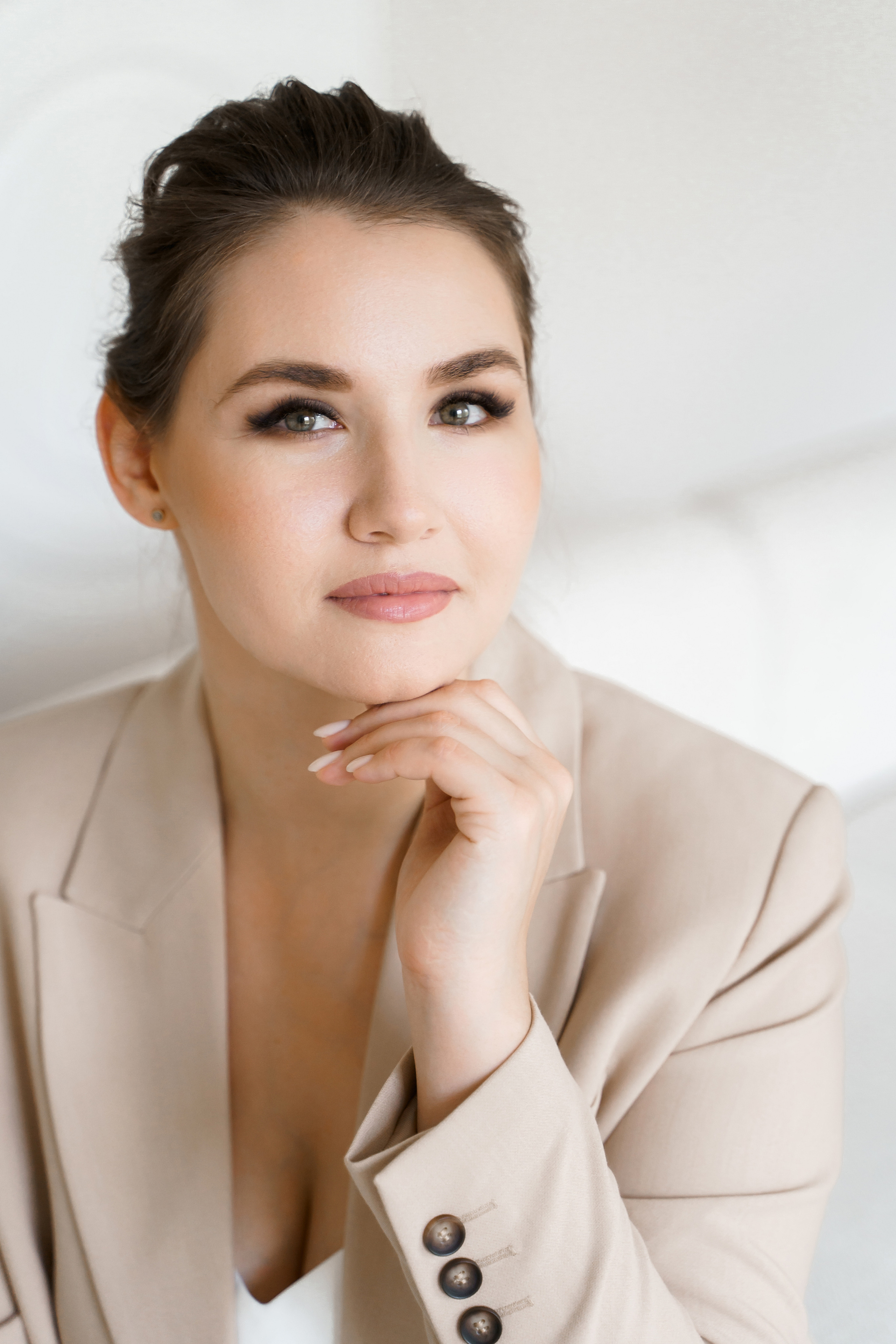 Женский фотограф в Москве и Московской области. Женская фотосессия. Женственные фотографии. Фотографии красивых женщин. Красивая стильная женская фотосессия. Контент-фотосессия. Визуал для блога.