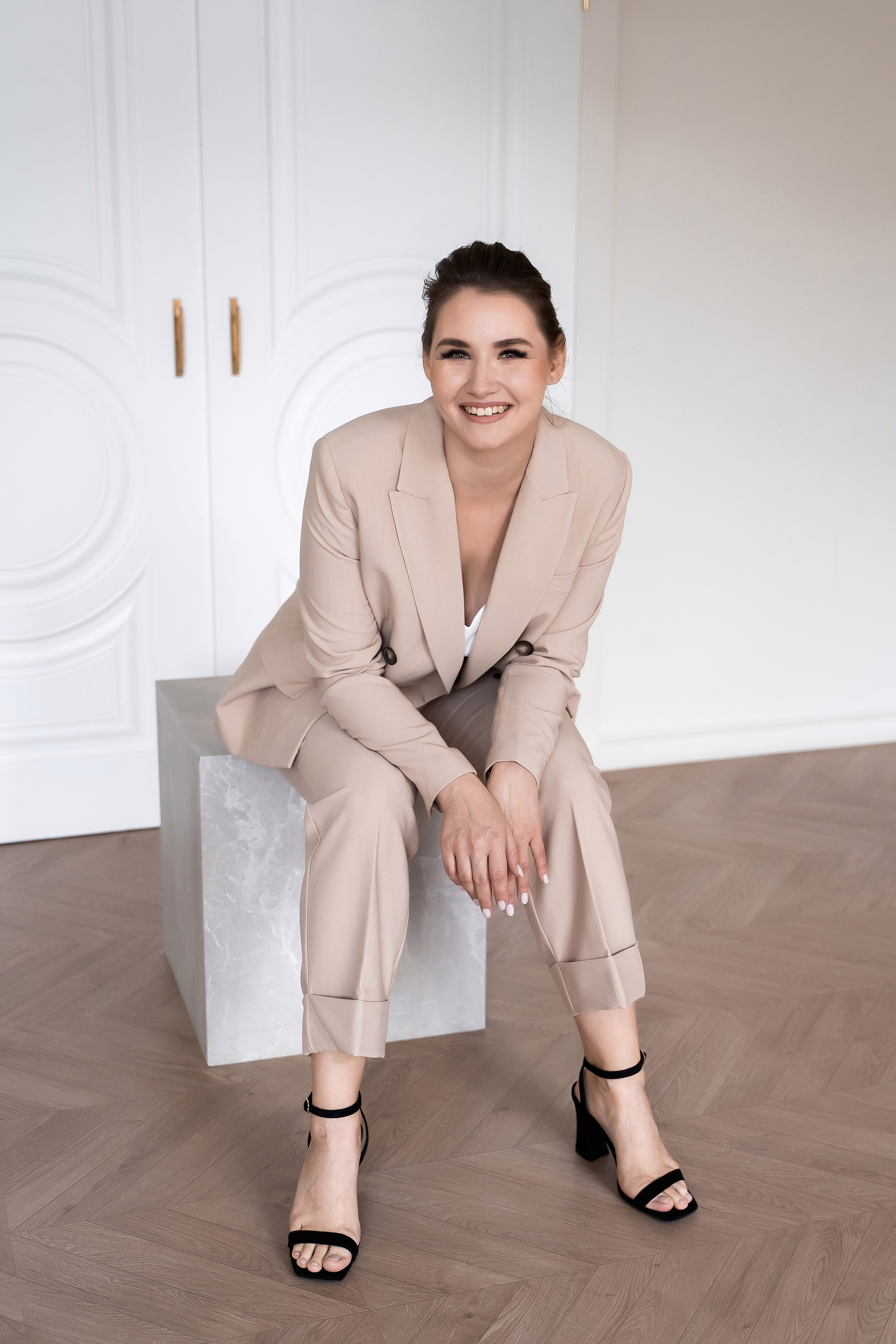 Женский фотограф в Москве и Московской области. Женская фотосессия. Женственные фотографии. Фотографии красивых женщин. Красивая стильная женская фотосессия. Контент-фотосессия. Визуал для блога.