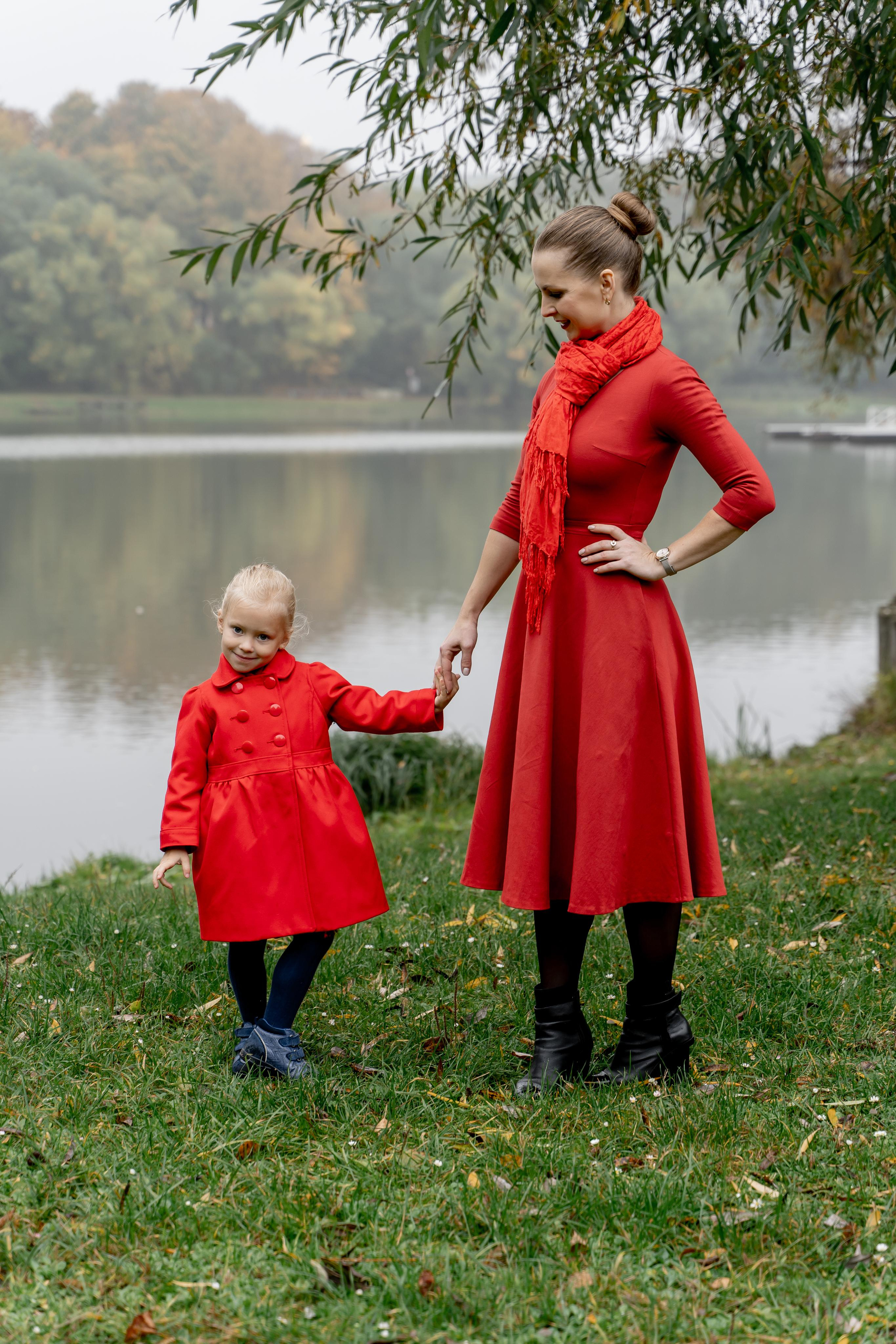 Семейная фотосессия в парке. Прогулочная фотосессия в Москве. Семейный фотограф. Фотосессия в Москве. Фотосессия в Видном. Фотограф Москва. Фотограф Видное. Свадебный и семейный фотограф. Душевный фотограф. Красивые фотографии прогулок. Заказать фотосессию. 