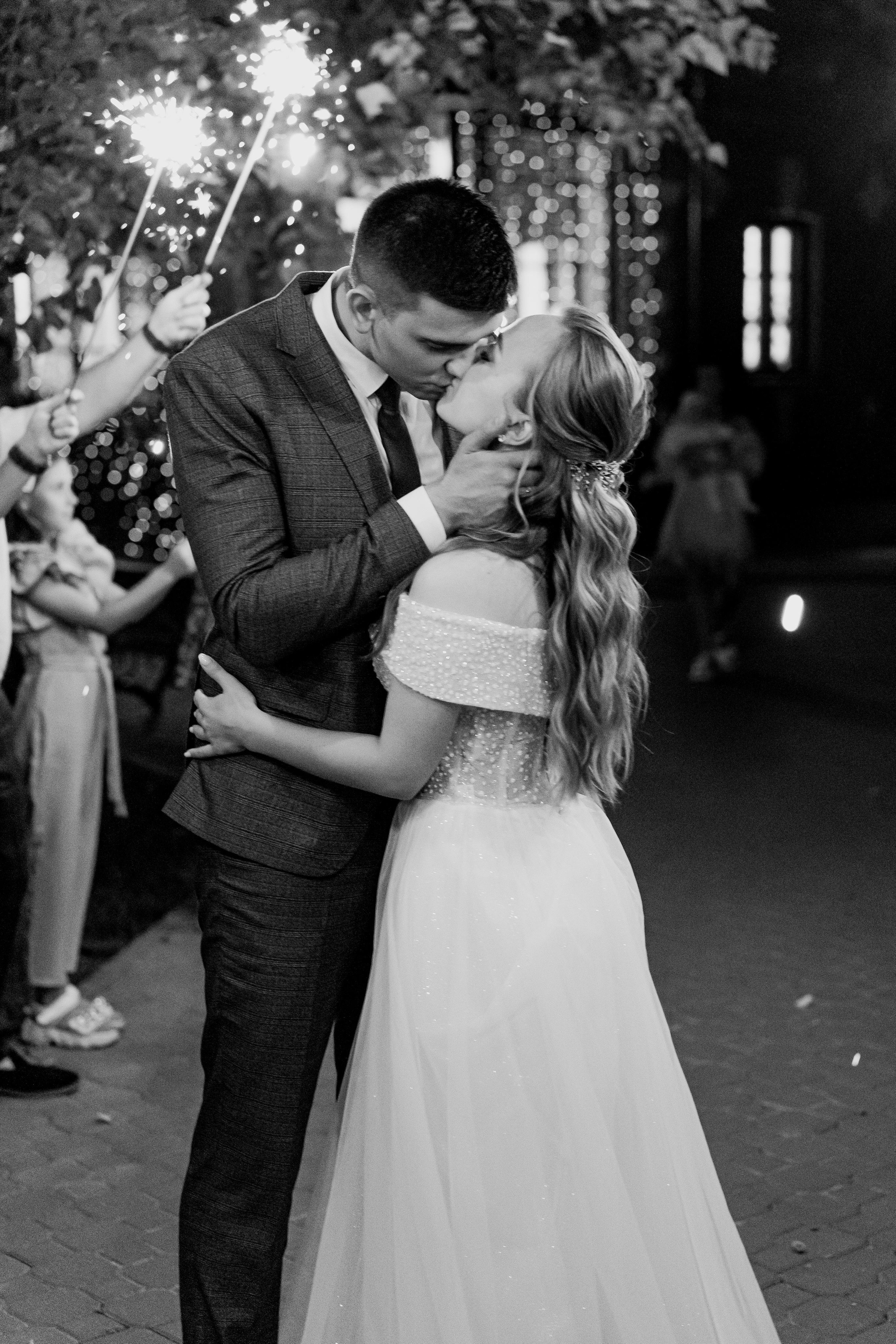 Индивидуальный и семейный фотограф в Москве и городе Видное. Свадебный фотограф в Москве. Свадебный фотограф в Московской области. Свадебная фотосессия 2023. Заказать свадебную фотосессию. Фотограф недорого. Красивые свадебные фотографии. Душевный фотограф. Фотограф Видное. Фотограф Домодедово. Фотограф Бутово. Фотограф Москва. Фотограф Царицыно. Свадебная фотосессия в Царицыно. Семейная фотосессия. Контент-фотосессия в Москве. Контент-фотограф. Визуал для эксперта. 