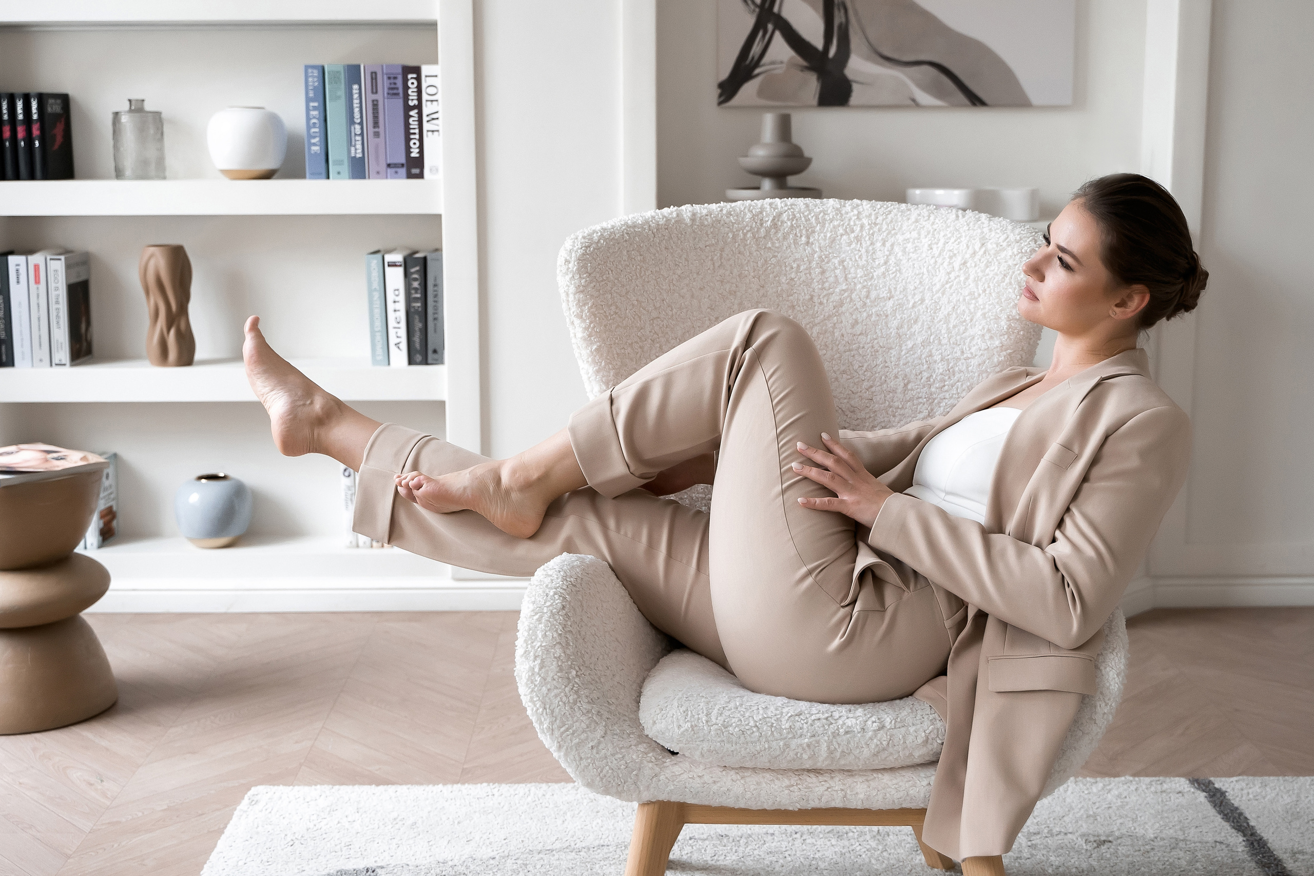 Женский фотограф в Москве и Московской области. Женская фотосессия. Женственные фотографии. Фотографии красивых женщин. Красивая стильная женская фотосессия. Контент-фотосессия. Визуал для блога.