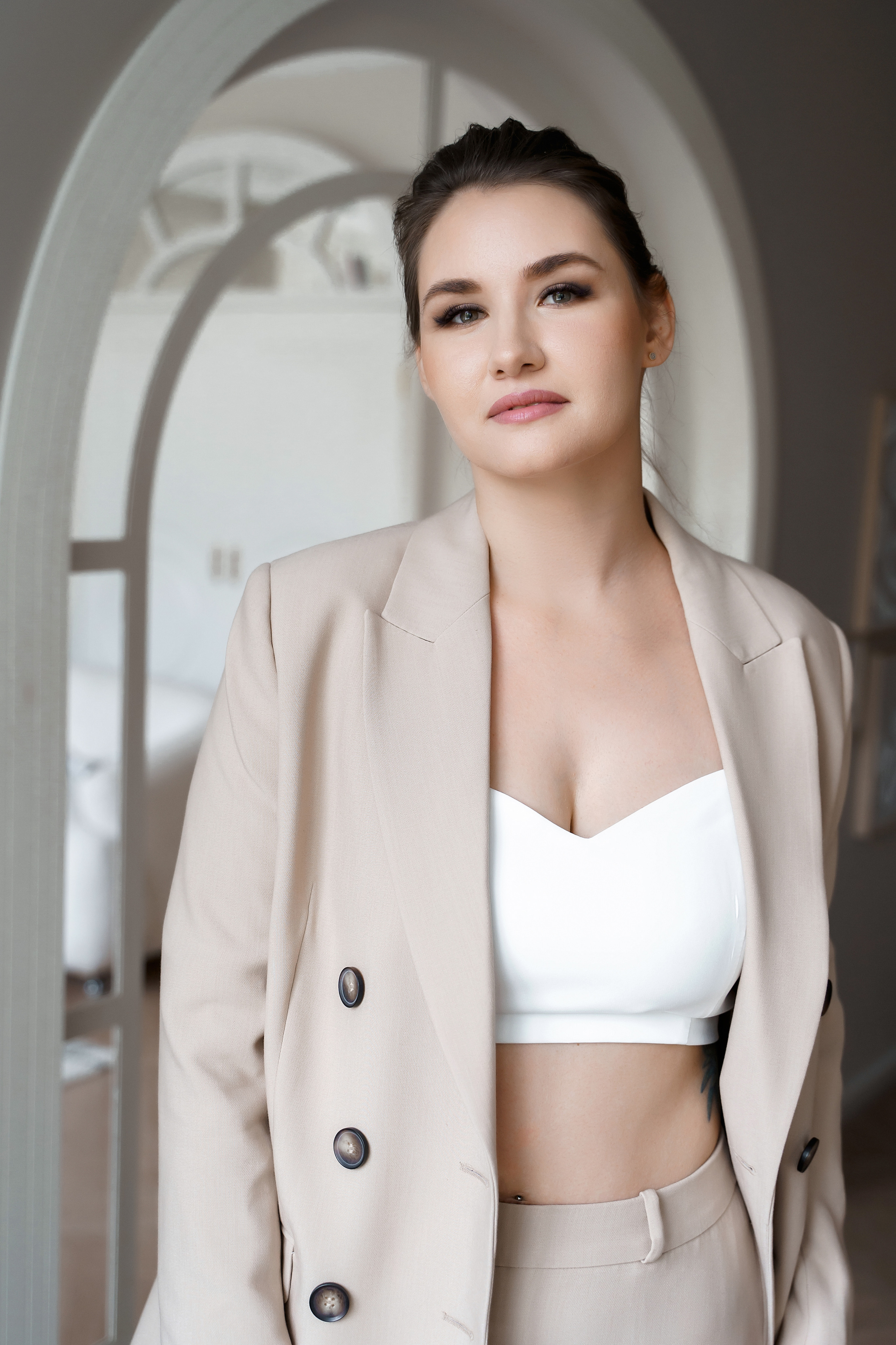 Женский фотограф в Москве и Московской области. Женская фотосессия. Женственные фотографии. Фотографии красивых женщин. Красивая стильная женская фотосессия. Контент-фотосессия. Визуал для блога.