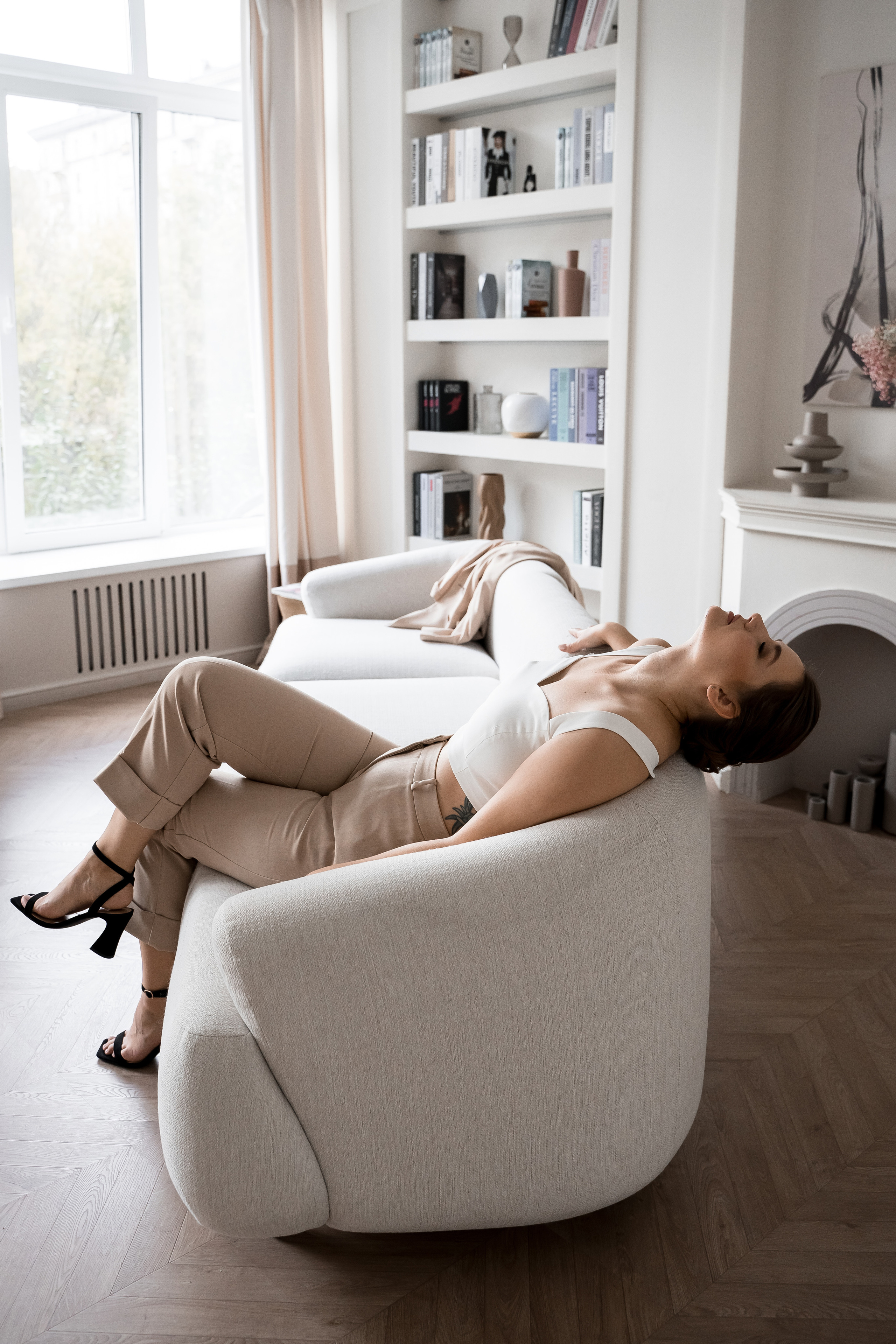 Женский фотограф в Москве и Московской области. Женская фотосессия. Женственные фотографии. Фотографии красивых женщин. Красивая стильная женская фотосессия. Контент-фотосессия. Визуал для блога.