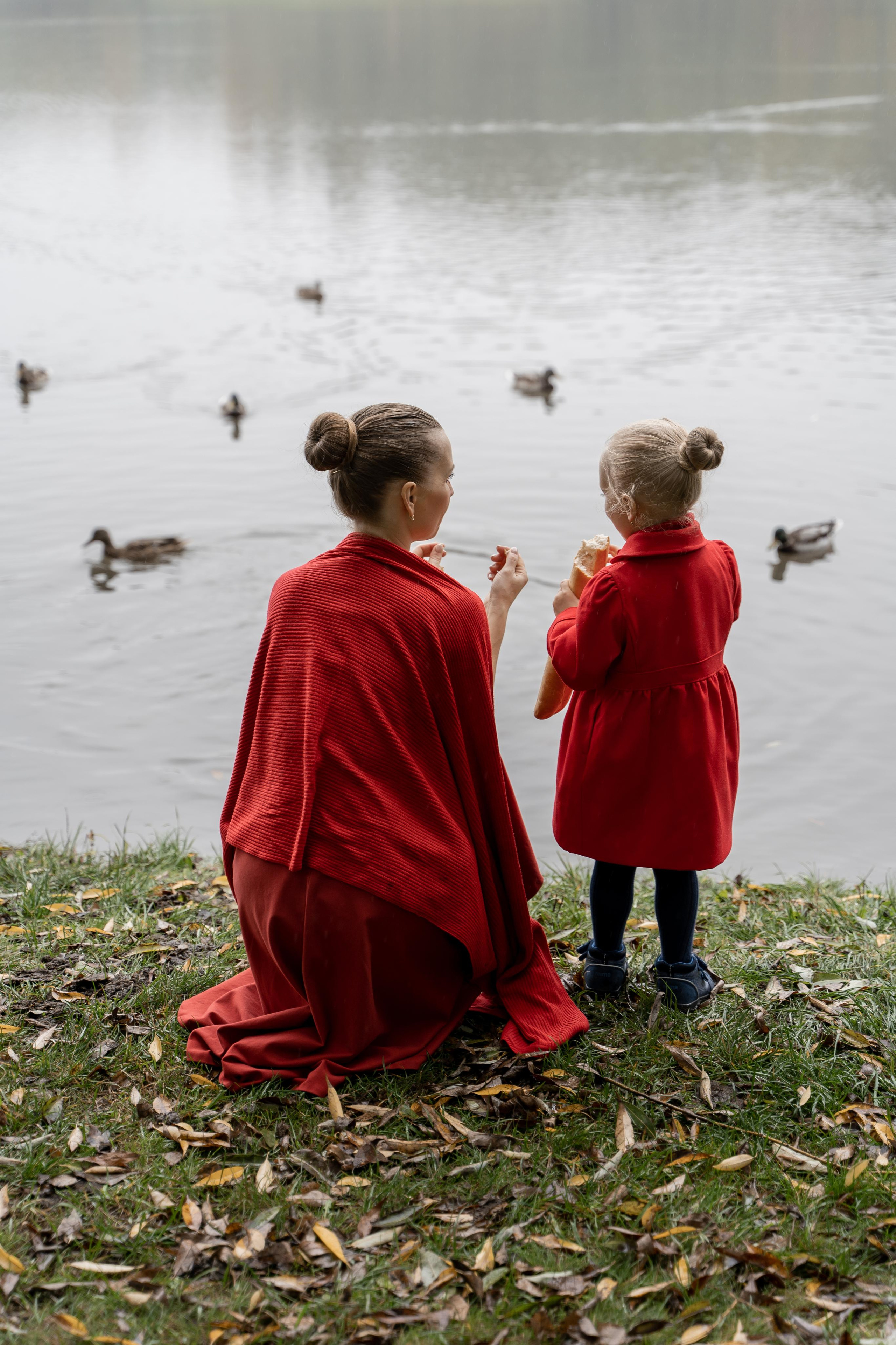 Семейная фотосессия в парке. Прогулочная фотосессия в Москве. Семейный фотограф. Фотосессия в Москве. Фотосессия в Видном. Фотограф Москва. Фотограф Видное. Свадебный и семейный фотограф. Душевный фотограф. Красивые фотографии прогулок. Заказать фотосессию. 