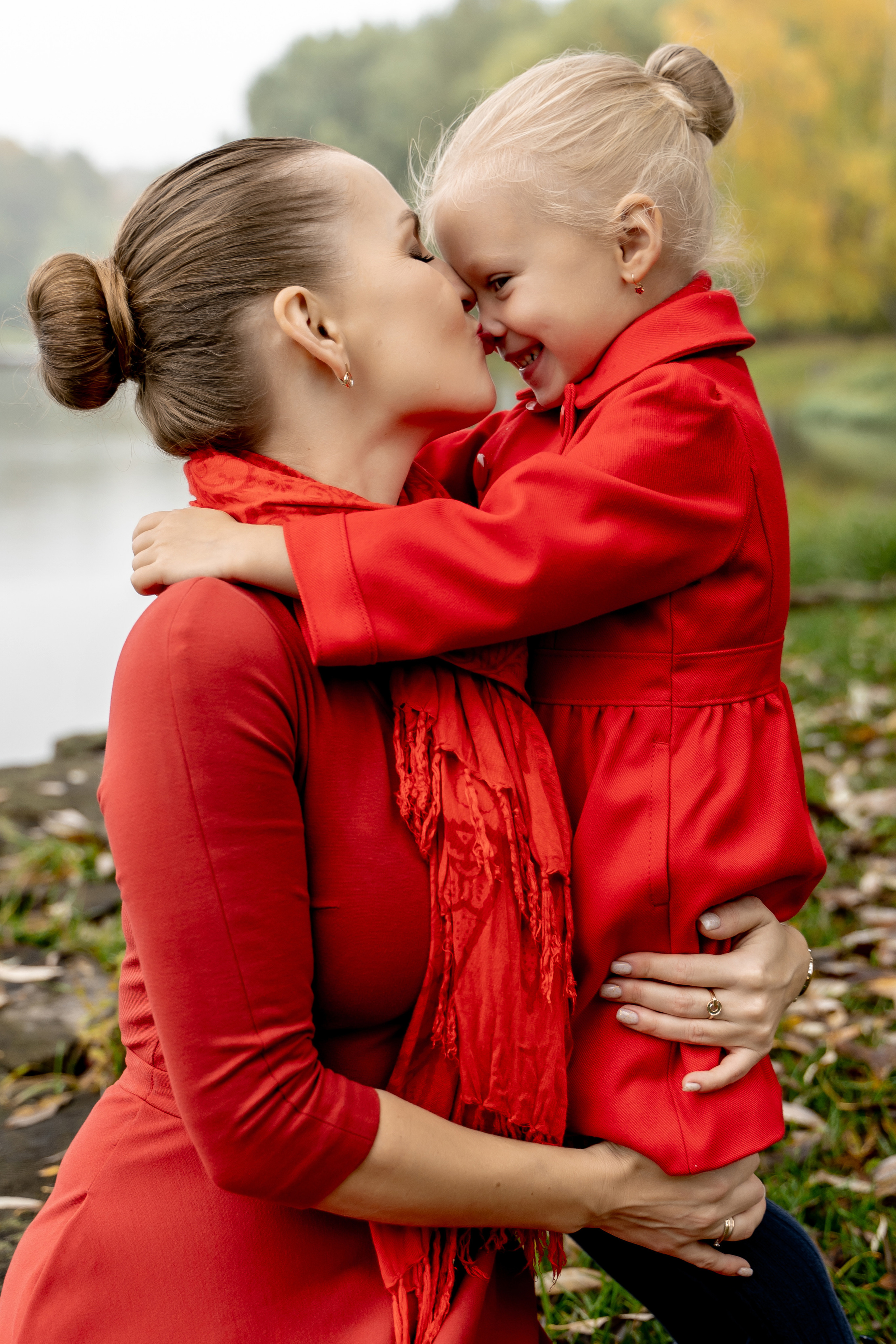 Семейная фотосессия в парке. Прогулочная фотосессия в Москве. Семейный фотограф. Фотосессия в Москве. Фотосессия в Видном. Фотограф Москва. Фотограф Видное. Свадебный и семейный фотограф. Душевный фотограф. Красивые фотографии прогулок. Заказать фотосессию. 