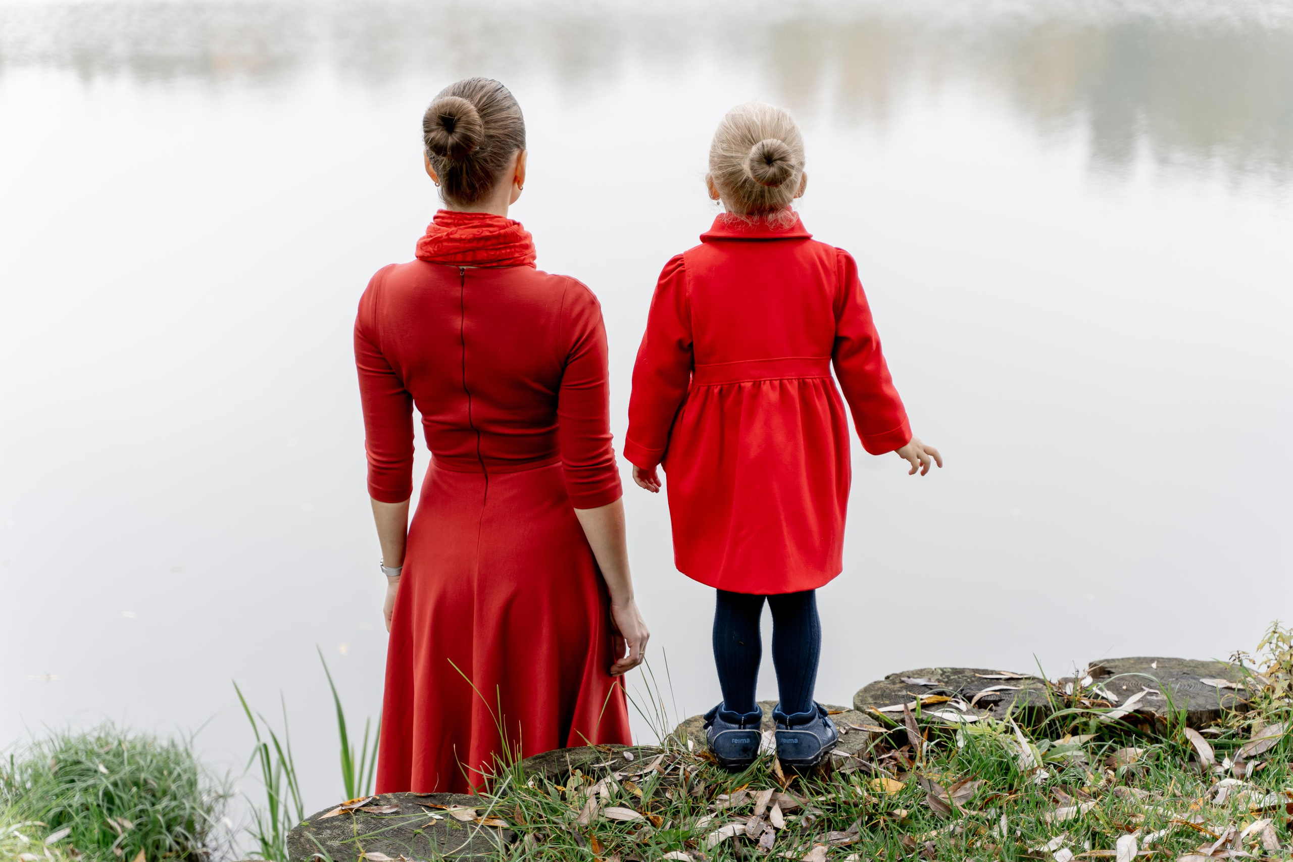 Семейная фотосессия в парке. Прогулочная фотосессия в Москве. Семейный фотограф. Фотосессия в Москве. Фотосессия в Видном. Фотограф Москва. Фотограф Видное. Свадебный и семейный фотограф. Душевный фотограф. Красивые фотографии прогулок. Заказать фотосессию. 