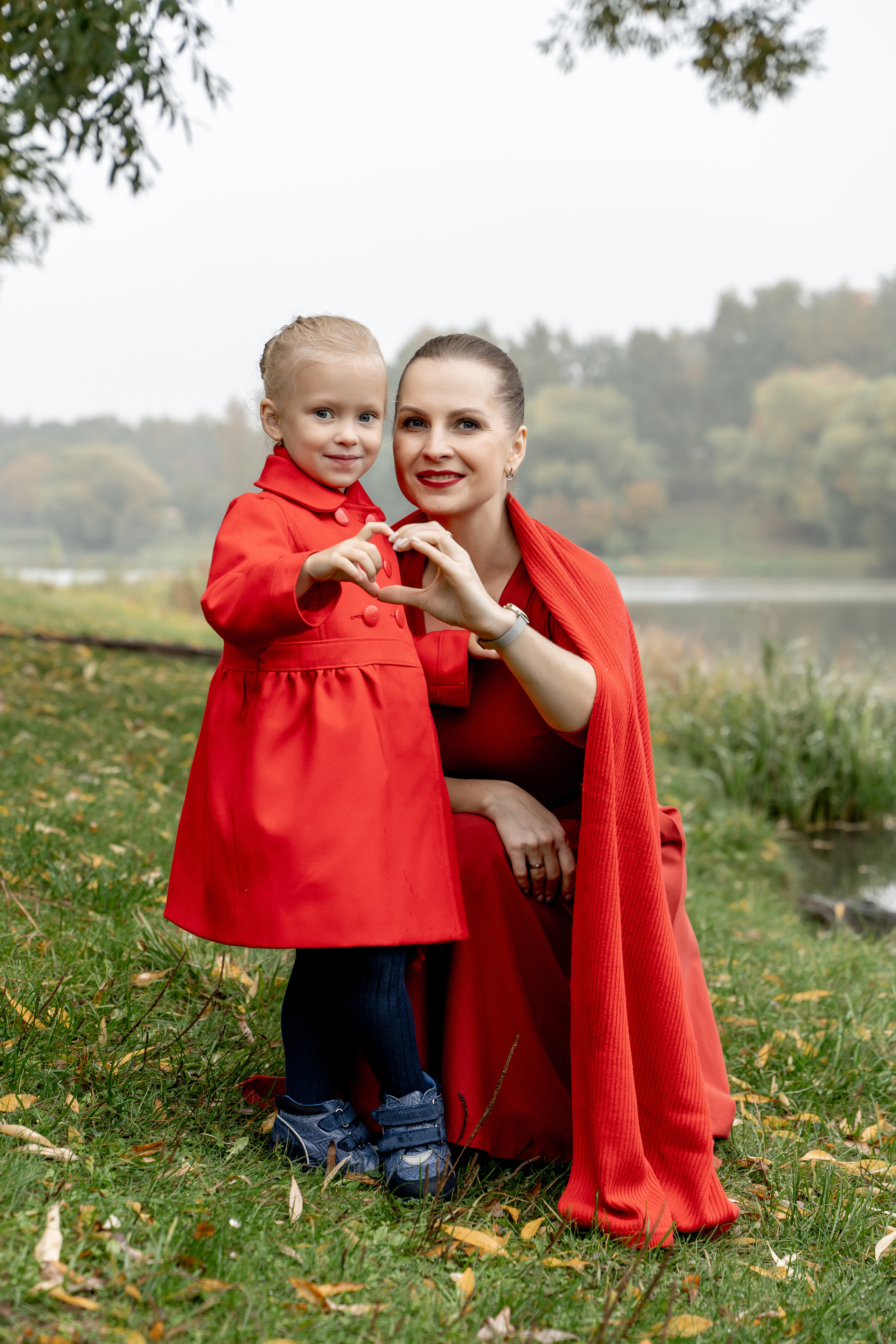 Семейная фотосессия в парке. Прогулочная фотосессия в Москве. Семейный фотограф. Фотосессия в Москве. Фотосессия в Видном. Фотограф Москва. Фотограф Видное. Свадебный и семейный фотограф. Душевный фотограф. Красивые фотографии прогулок. Заказать фотосессию. 
