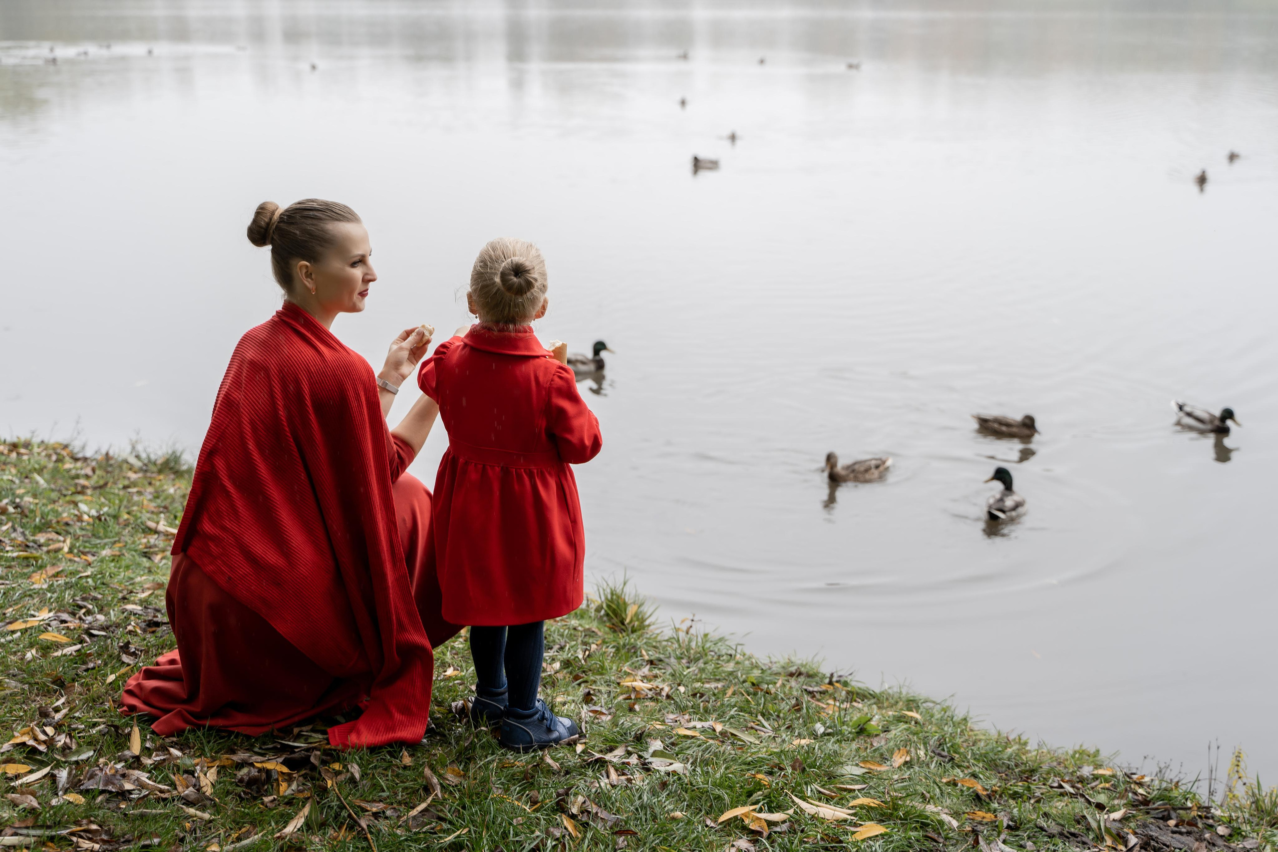 Семейная фотосессия в парке. Прогулочная фотосессия в Москве. Семейный фотограф. Фотосессия в Москве. Фотосессия в Видном. Фотограф Москва. Фотограф Видное. Свадебный и семейный фотограф. Душевный фотограф. Красивые фотографии прогулок. Заказать фотосессию. 
