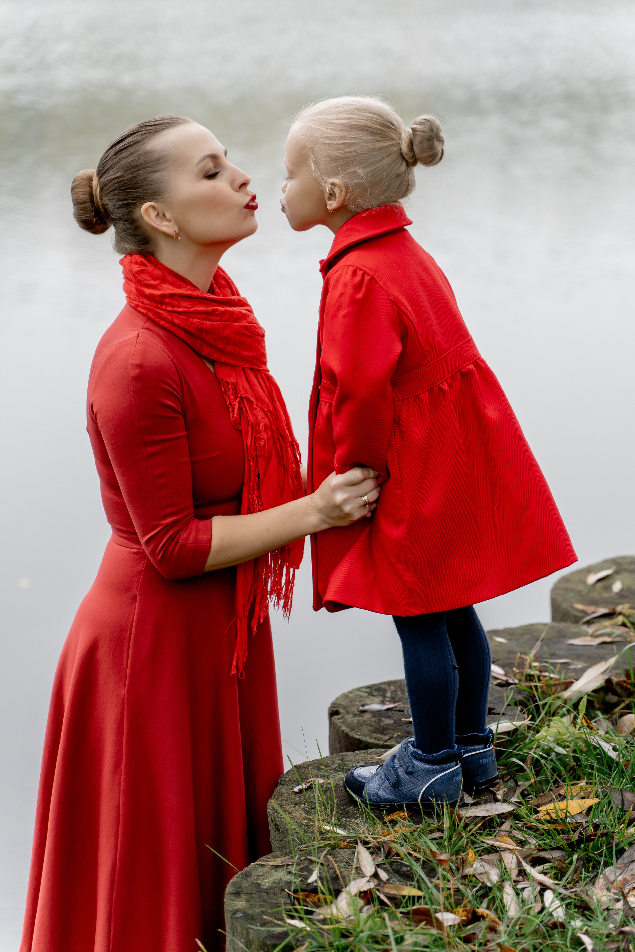 Семейная фотосессия в парке. Прогулочная фотосессия в Москве. Семейный фотограф. Фотосессия в Москве. Фотосессия в Видном. Фотограф Москва. Фотограф Видное. Свадебный и семейный фотограф. Душевный фотограф. Красивые фотографии прогулок. 