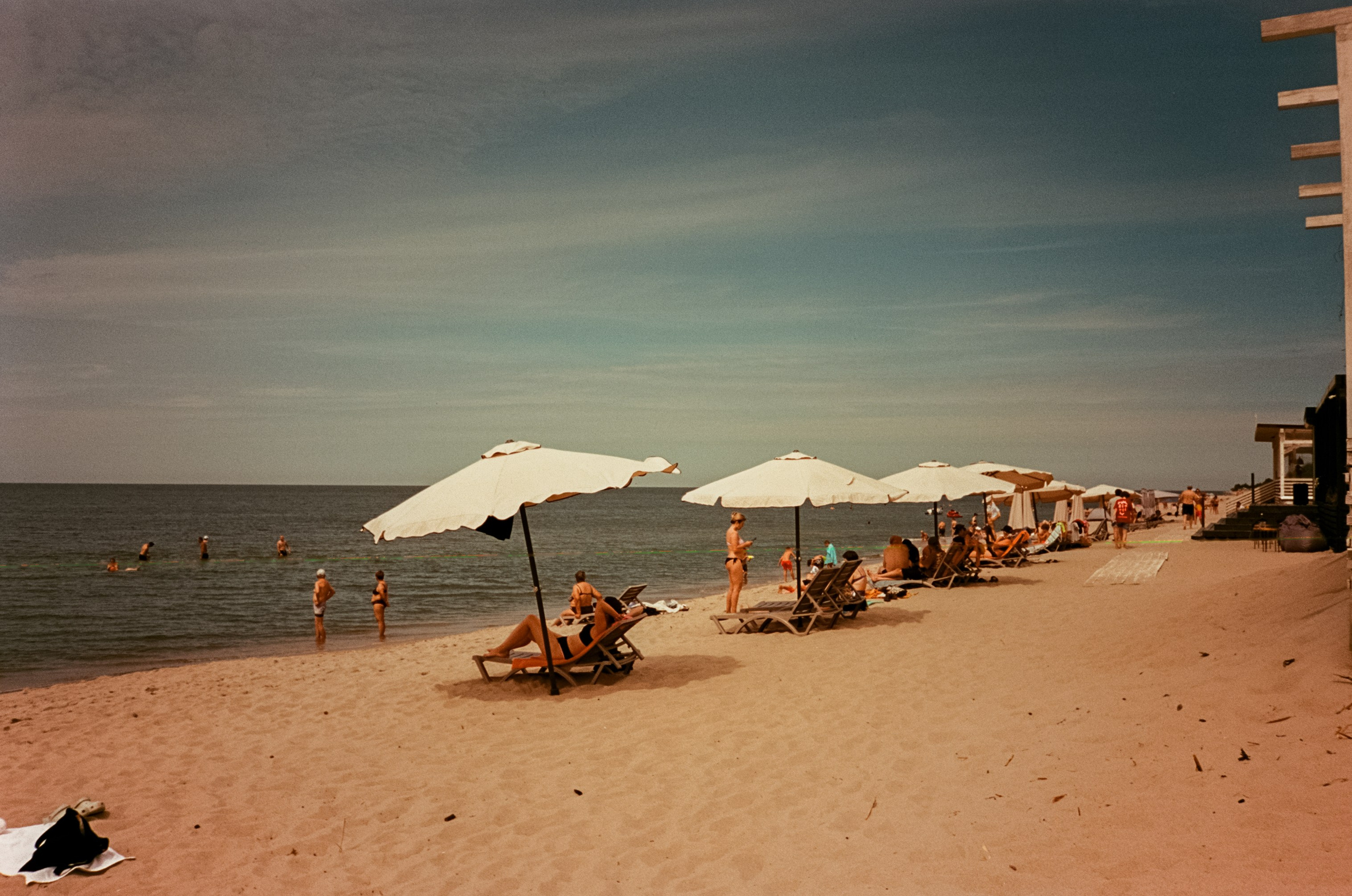 День в Янтарном: выставка янтаря, кофейня Новое место и пляж Анна. Фотограф-документалист Мария Осокина