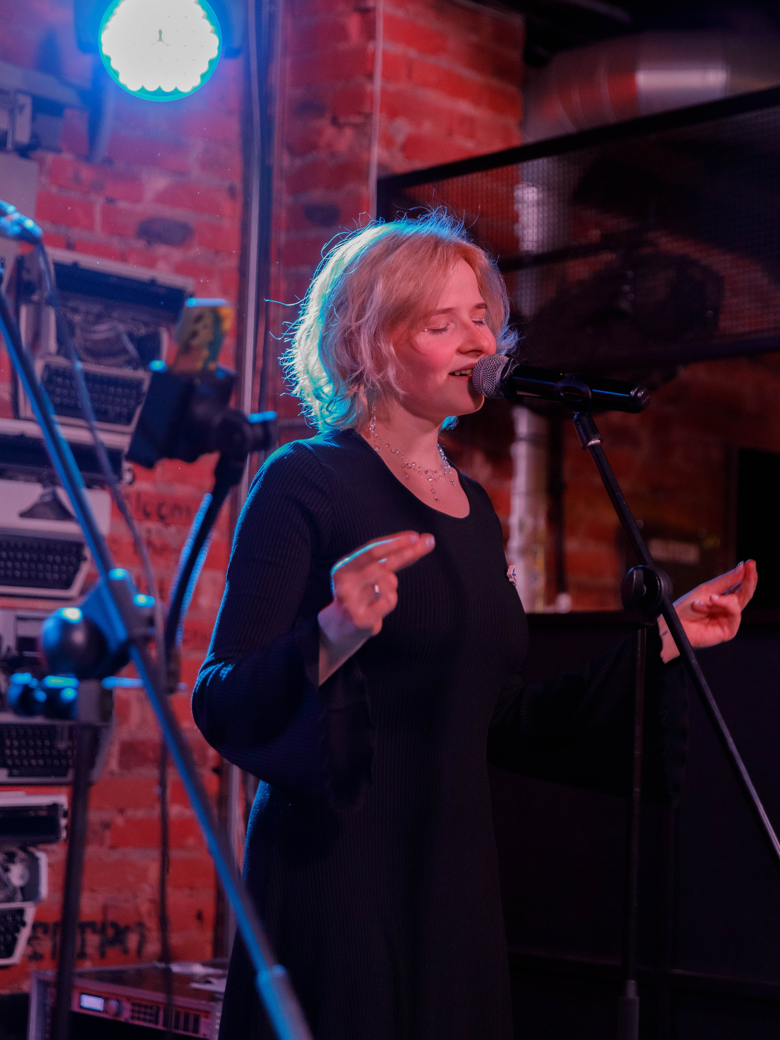 Концерт Огнева и Аня из Питера. Репортажный фотограф в Новосибирске Алена Помазунова