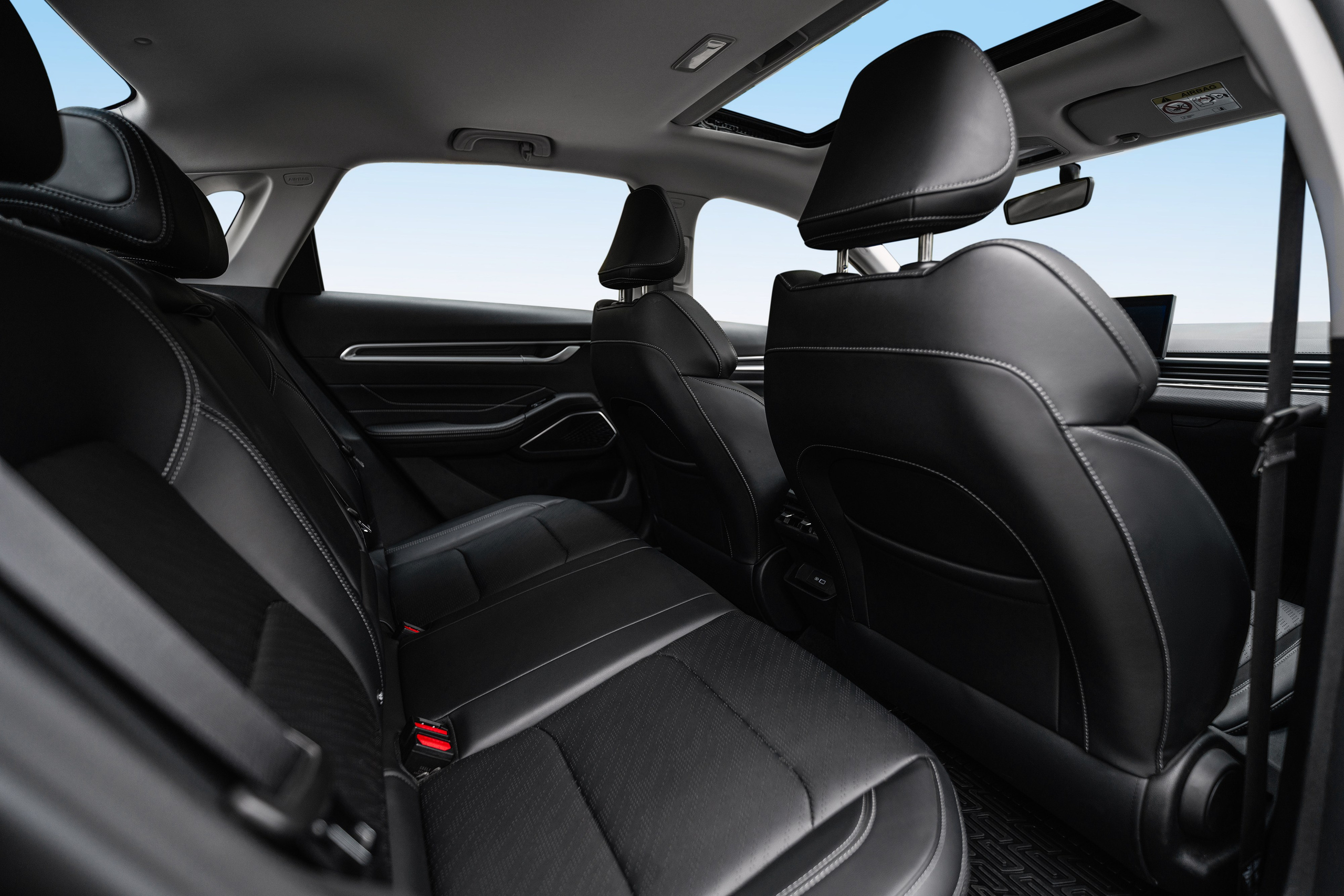 Geely Emgrand 2025. Рекламный и портретный фотограф в Алматы, обучение для фотографов — Равиль Абушаев