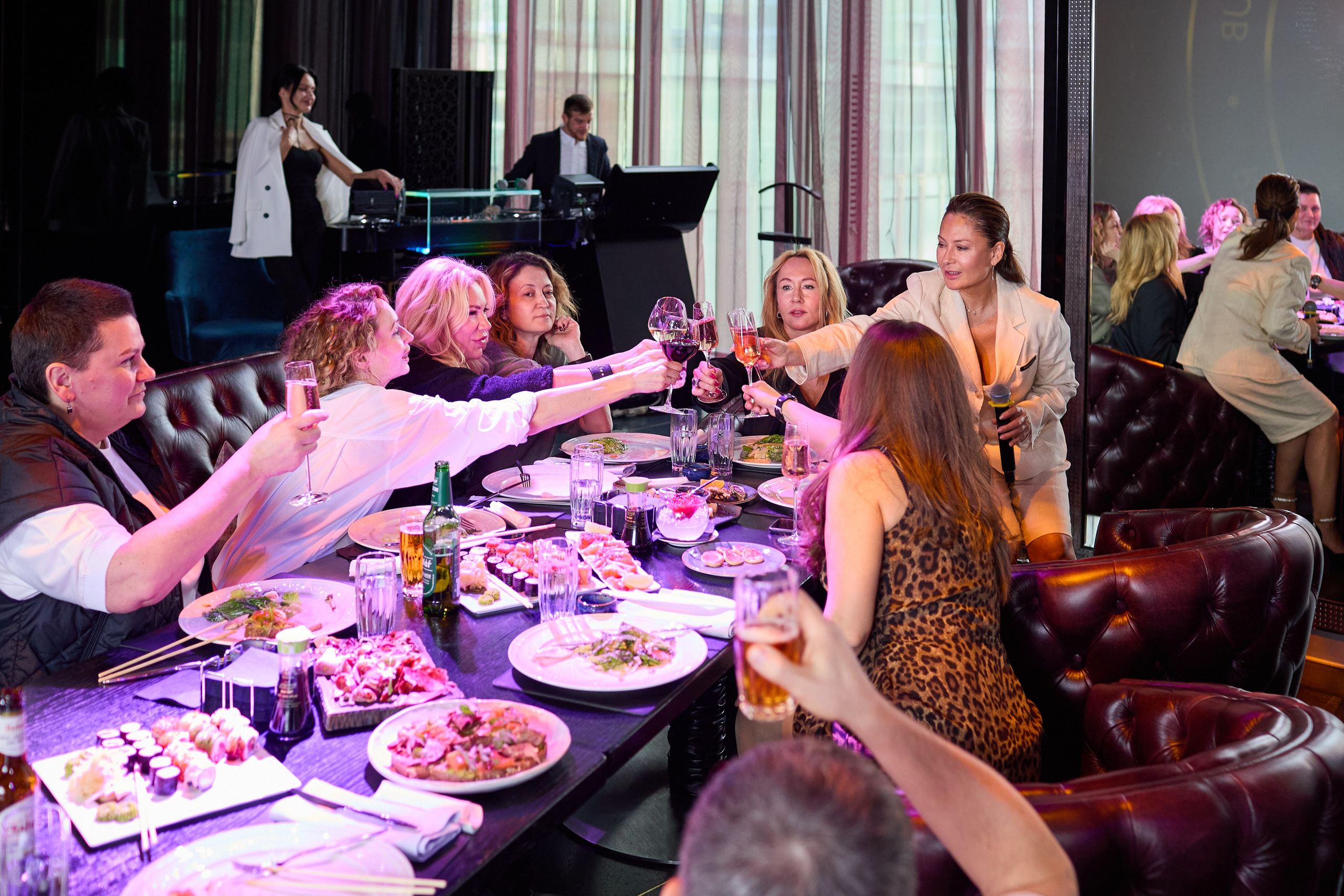 Юбилей в City Voice & Six Floor. Александр Осин — корпоративный и семейный фотограф в Москве