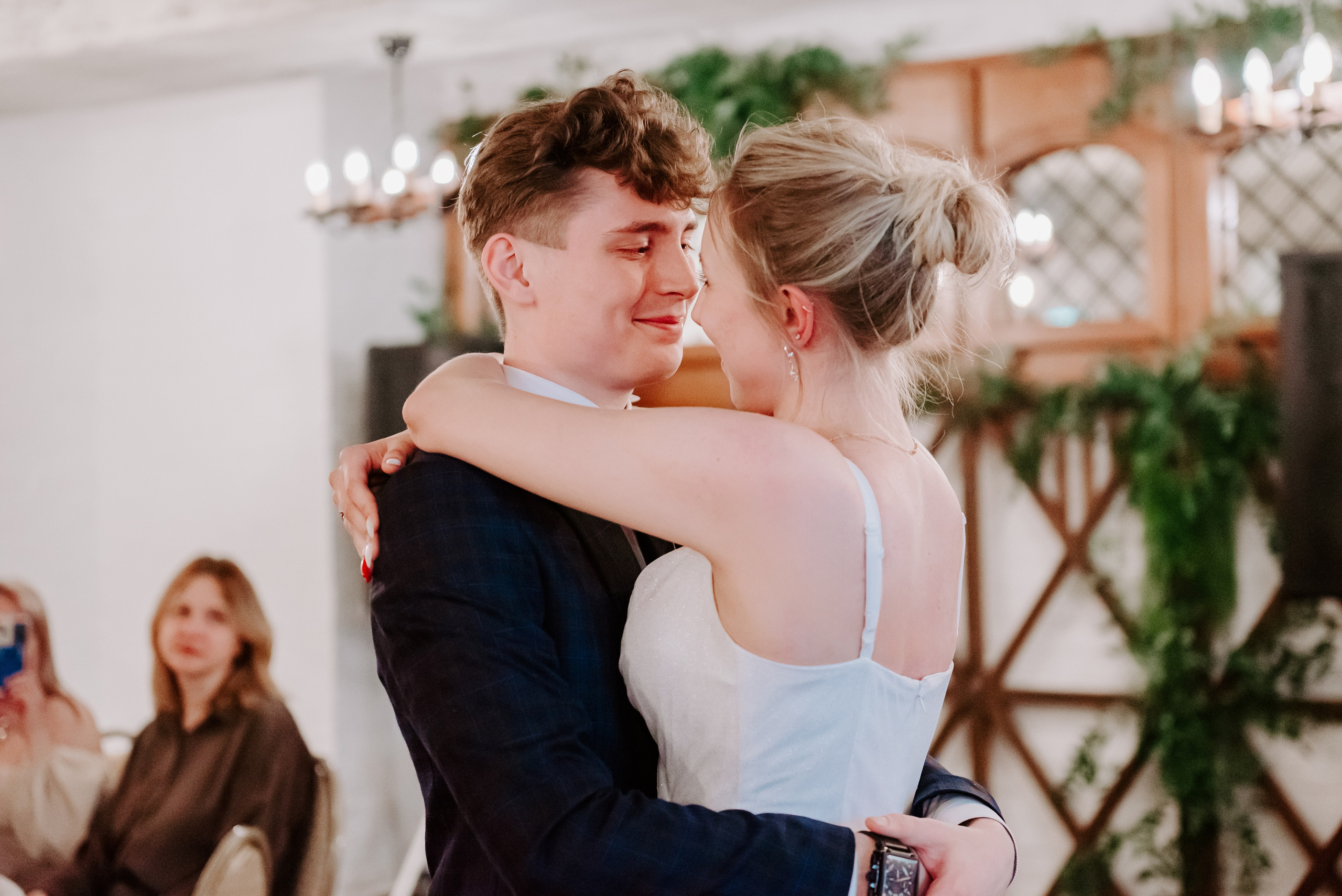 Свадебная фотосессия в музыкальном театре в г. Кемерово