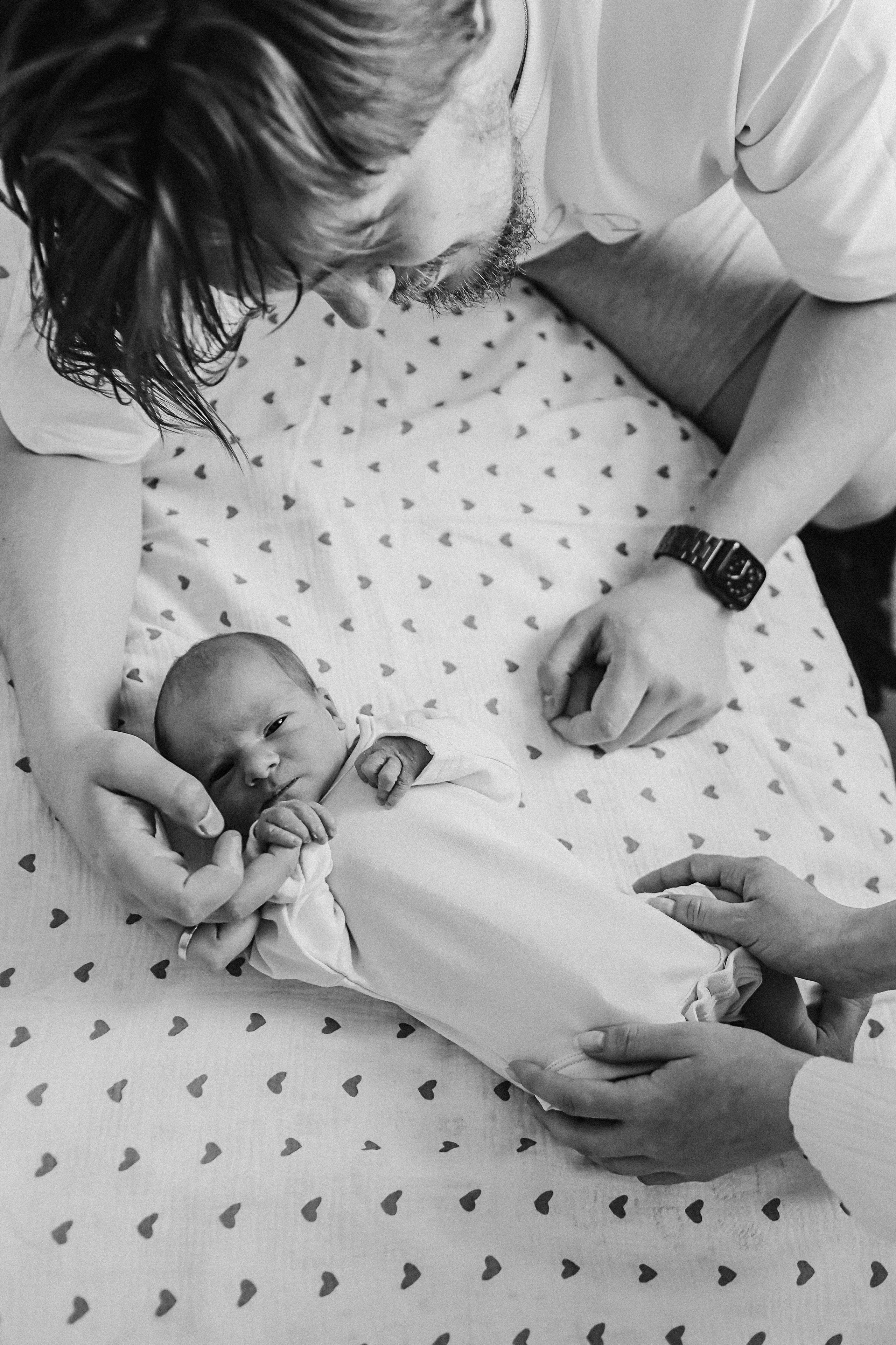 Выписка палата+внизу ПЦЭ. Семейный фотограф Тюмень, фотограф на роды Салмина Мария