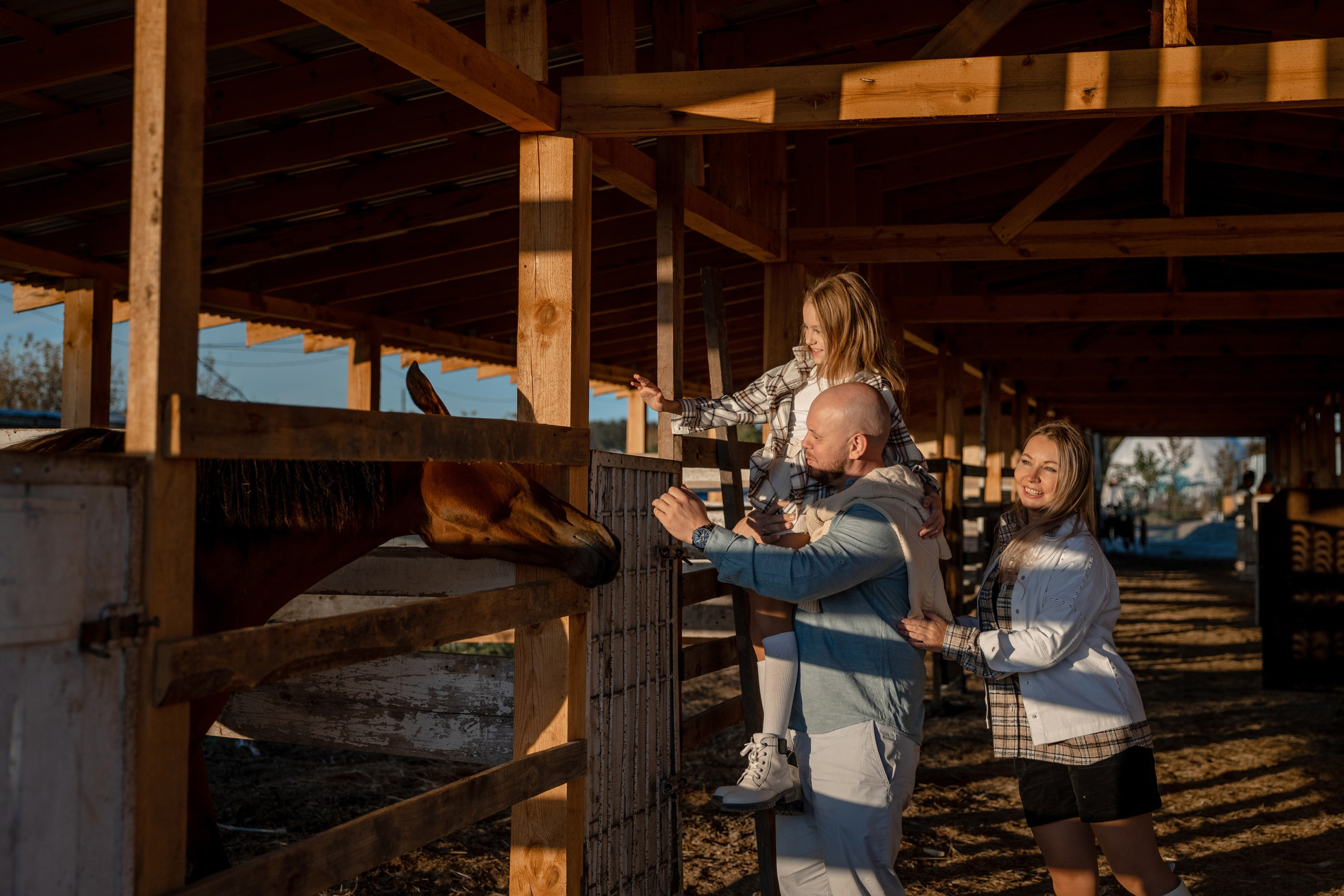 Татьяна с семьёй. Съёмка в конюшне. Татьяна Мирзоян