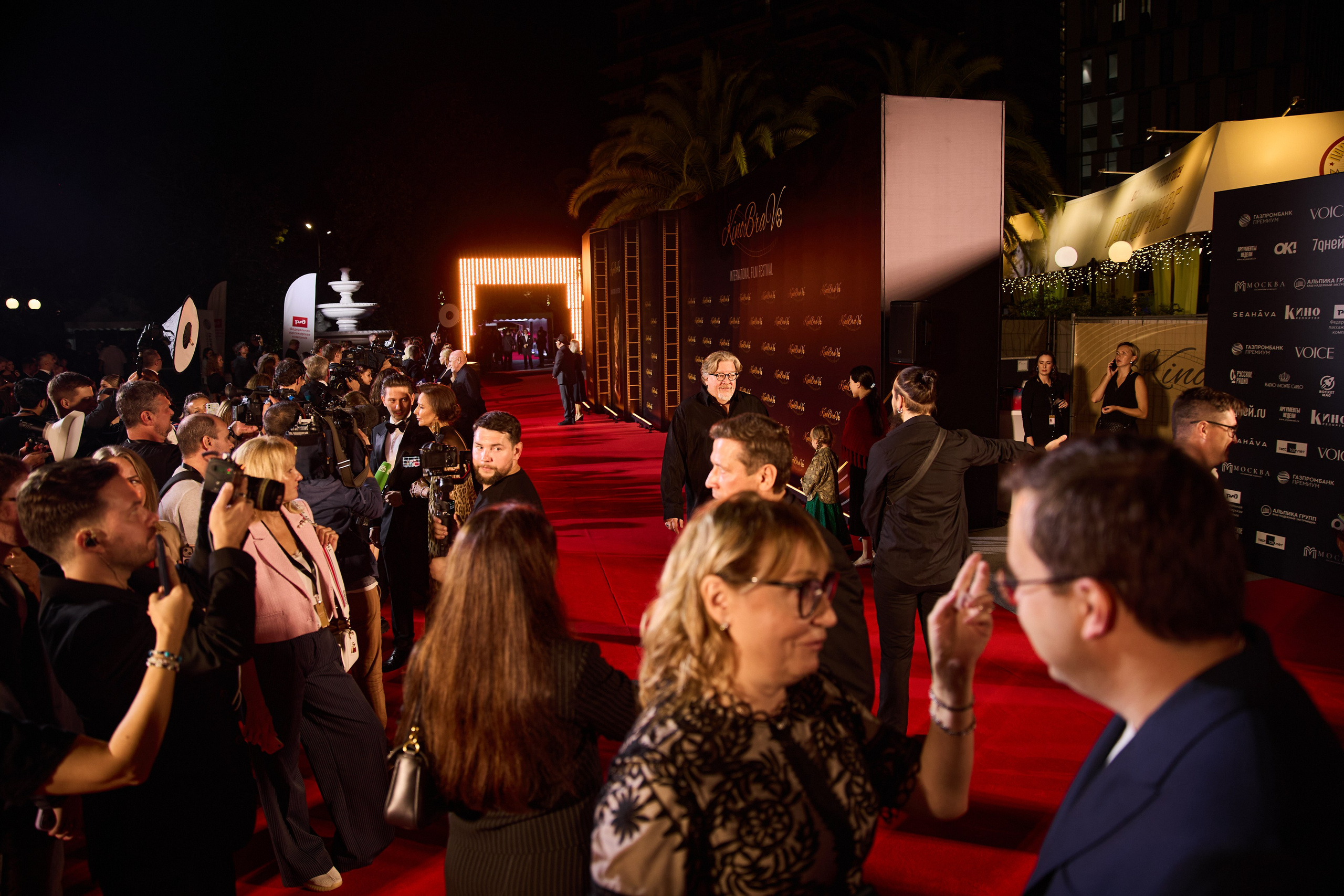 Фотосъемка репортажа кинофестиваля. Профессиональный фотограф в Сочи Виктория Джой. Обучение