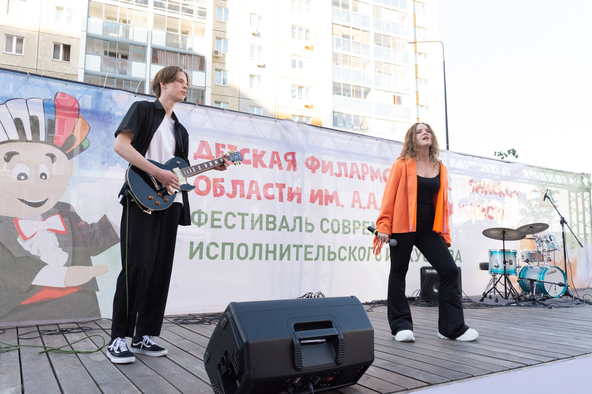 Фестиваль современного исполнительского искусства (Сквер Академ Риверсайд). Фотограф Максим Буряк