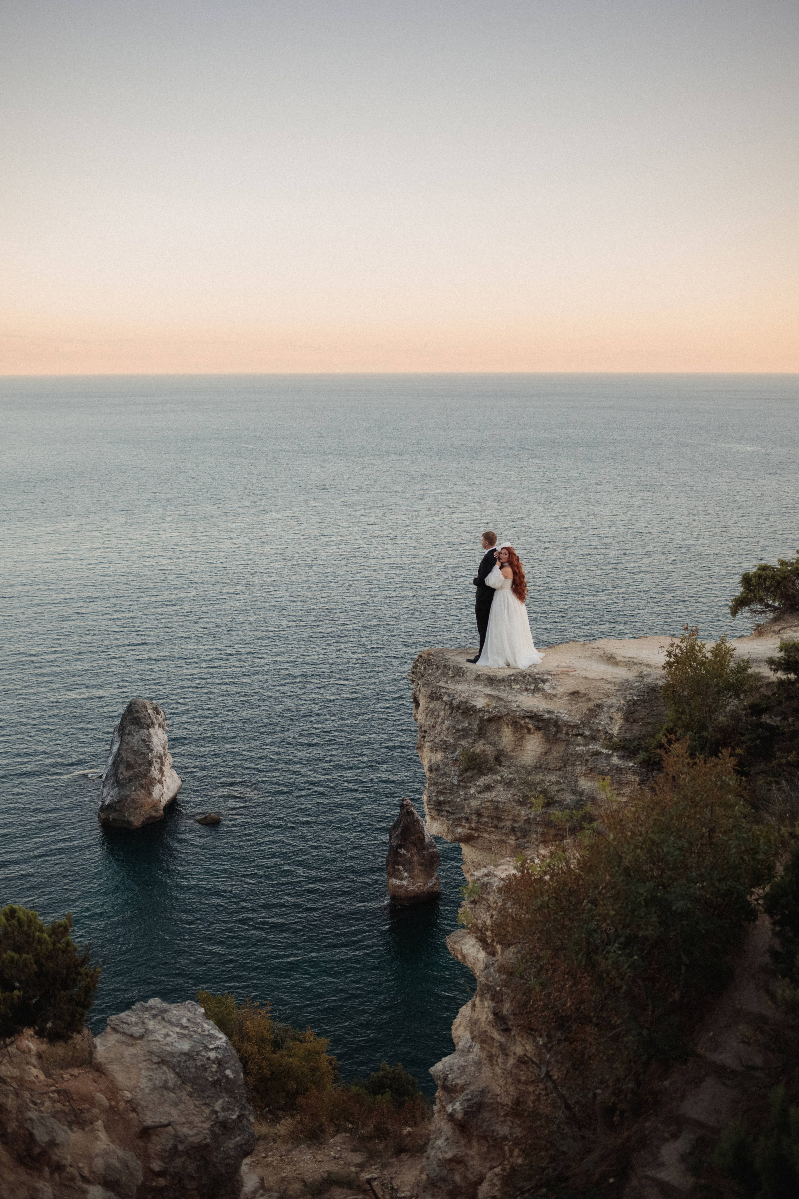 «Закат на Фиоленте: начало вечной любви Надежды и Александра в кадре». Свадебный фотограф Мироманов Николай в Крыму