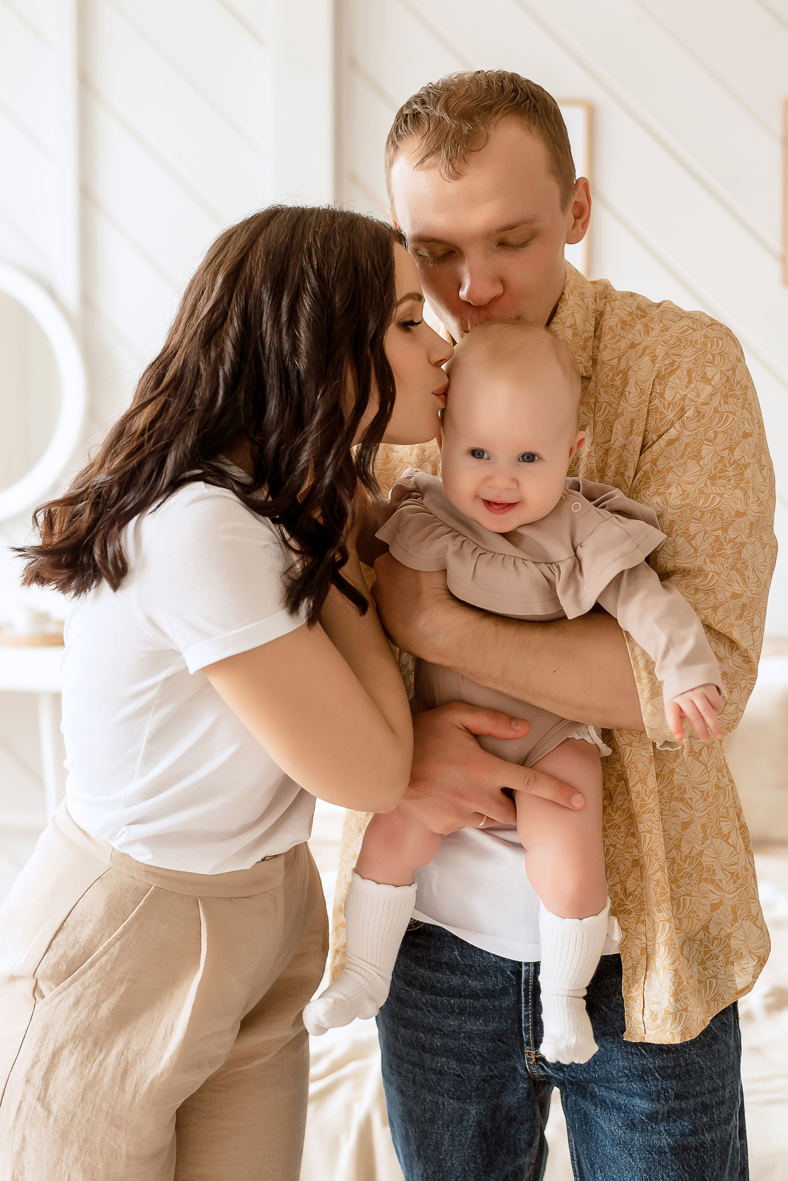 Катя и Паша с дочкой Машенькой. Фотограф в Екатеринбурге Юлия Бондарева