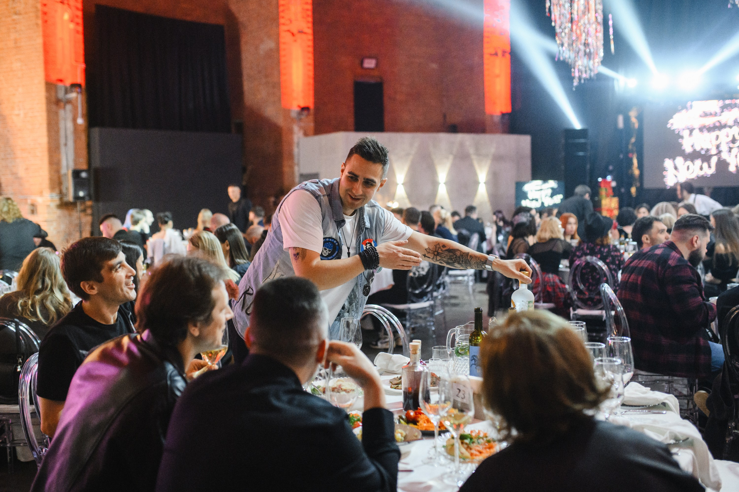 Новогодний корпоратив в газгольдере. Фотограф Денис Неместо, портрет, репортаж