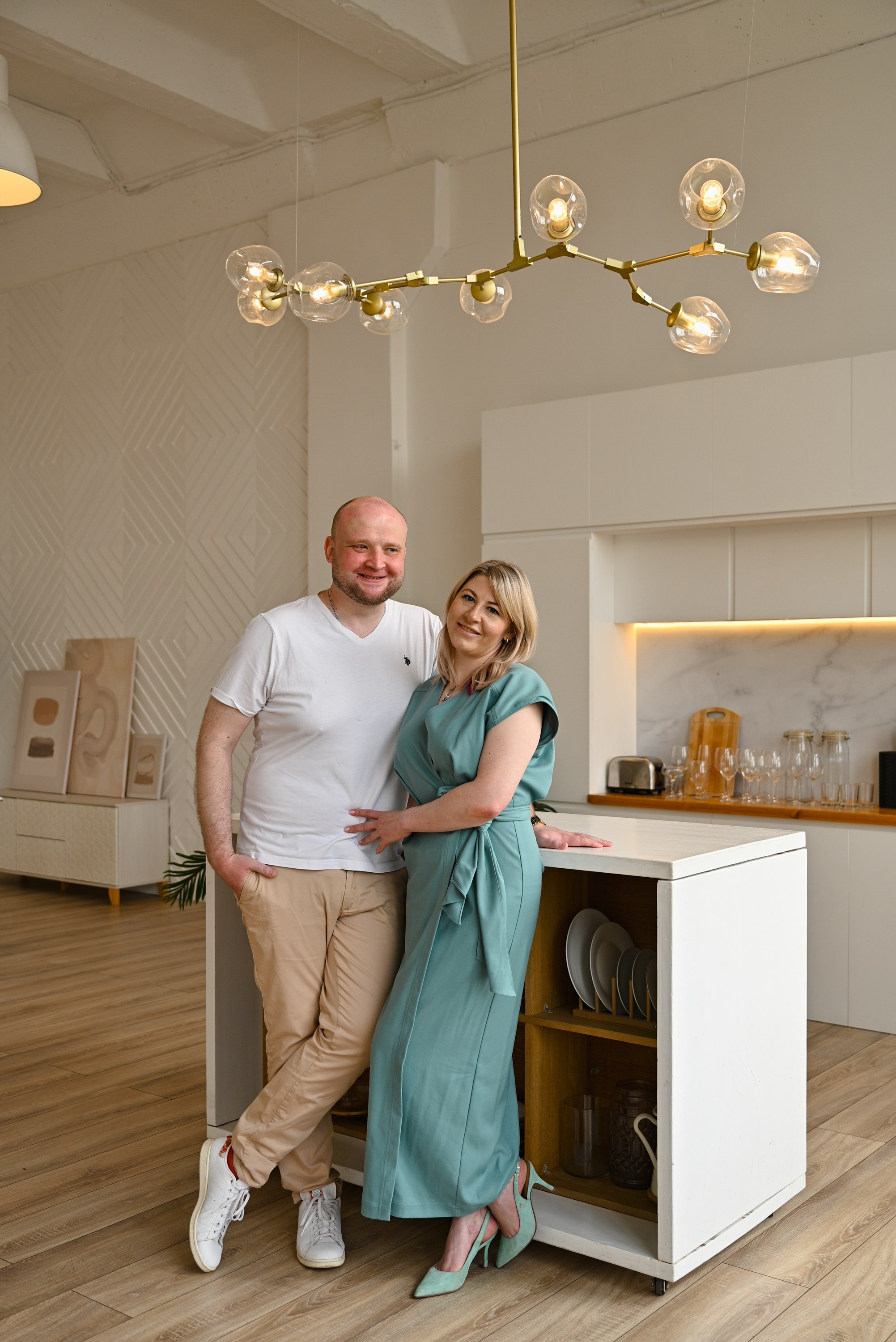 Счастливая большая семья. Компания и фотошкола по созданию контента в Москве