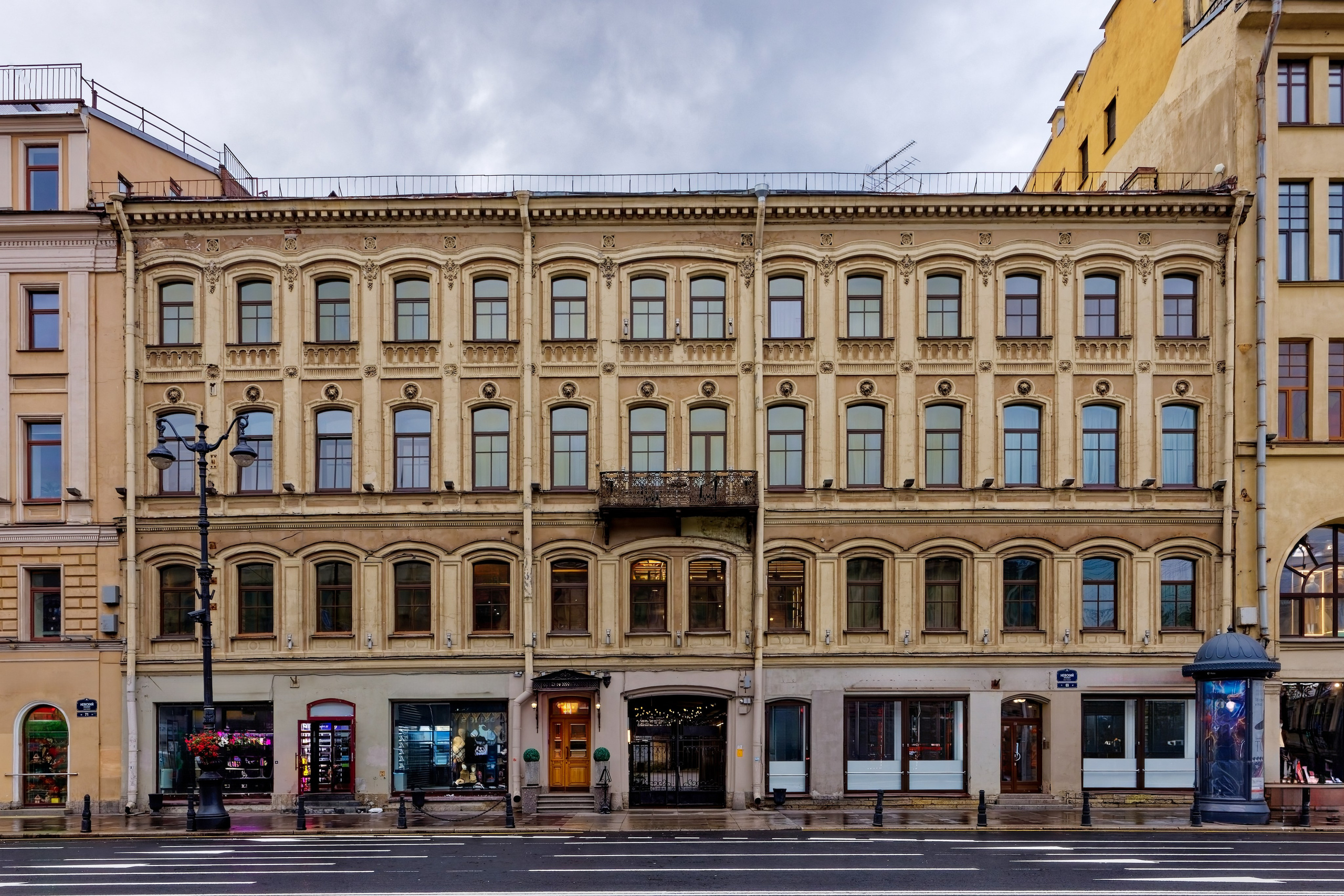 Санкт-Петербург, Невский проспект, дом 69. Дом Яковлевых, 1851 год. Архитектор Василий Васильевич Штром. 