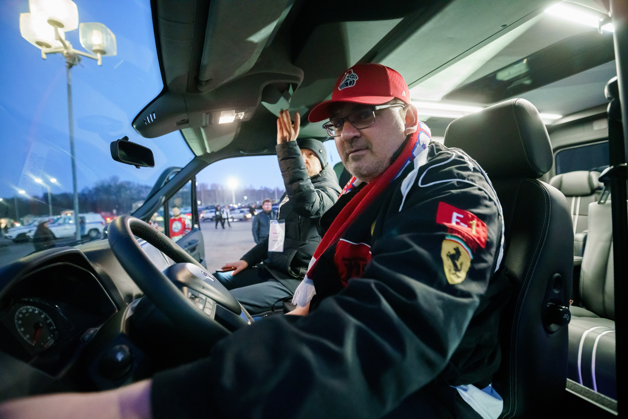 Промоакция у стадиона Арена 2000 г. Ярославль. Репортажный фотограф Сергей Сажин г. Ярославль