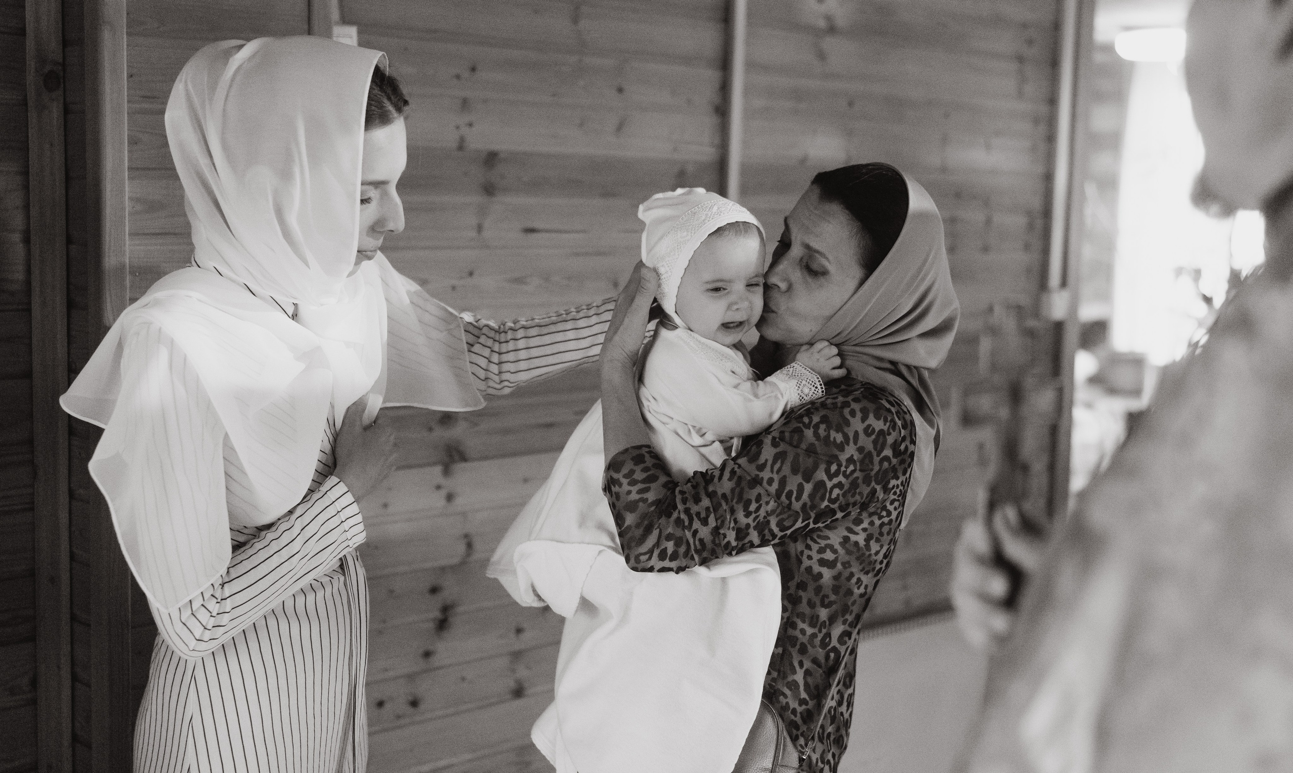 Таинство крещение в Москве. Семейный, ньюборн фотограф, фотограф на роды в Москве, Виктория Тюльдюкова