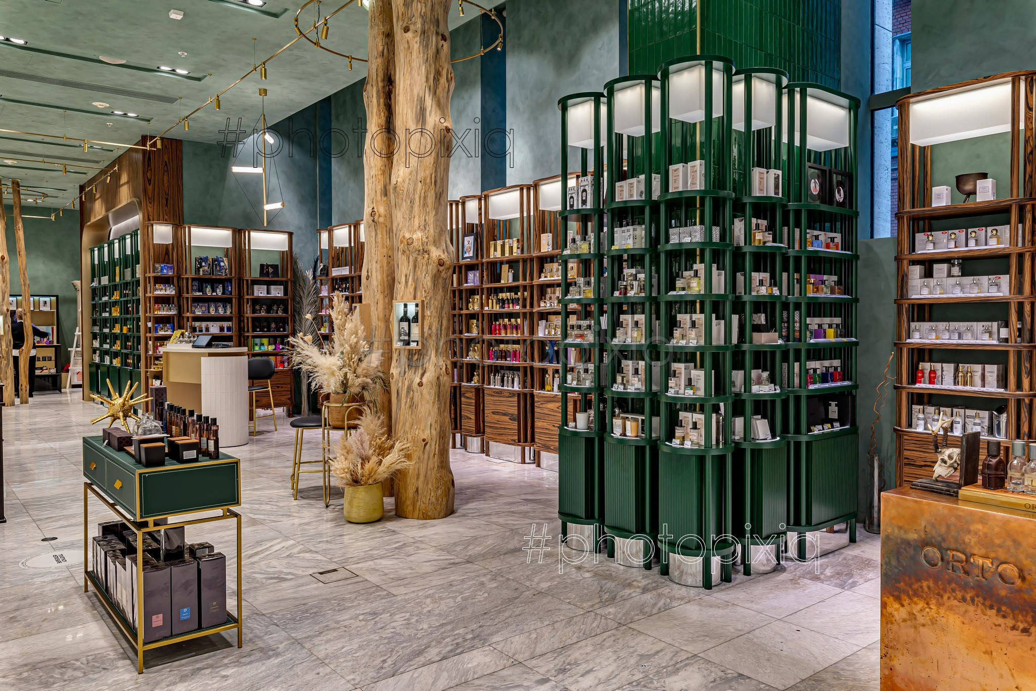 Интерьерная съёмка магазина парфюмерии и косметики Рив Гош. Интерьерная съёмка и виртуальные туры — Интерьерный фотограф Кузнецов Сергей (photopixiq)