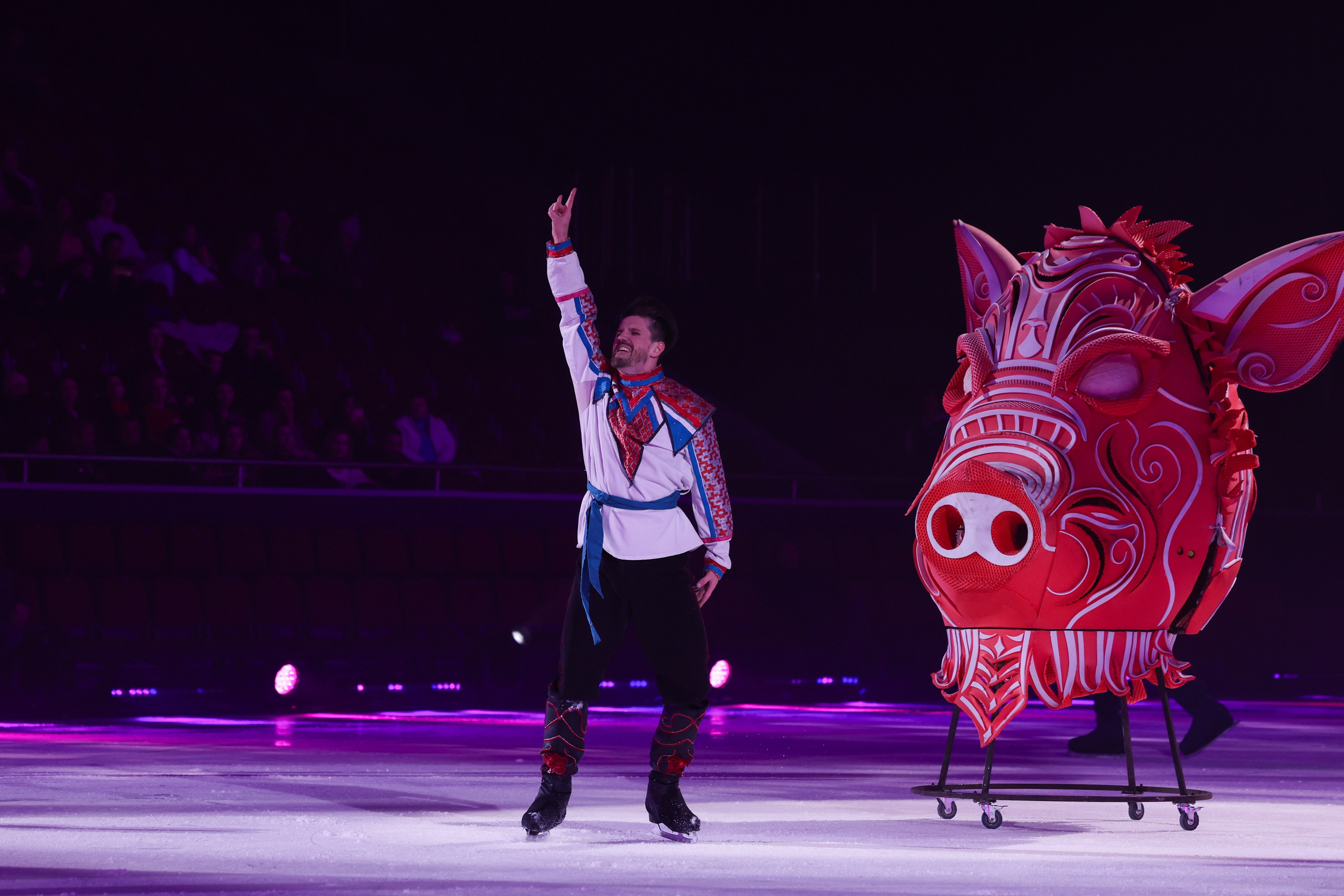 «Вечера на хуторе» ледовое шоу 25.12.2025. Спортивный и репортажный фотограф Антон Тереханов