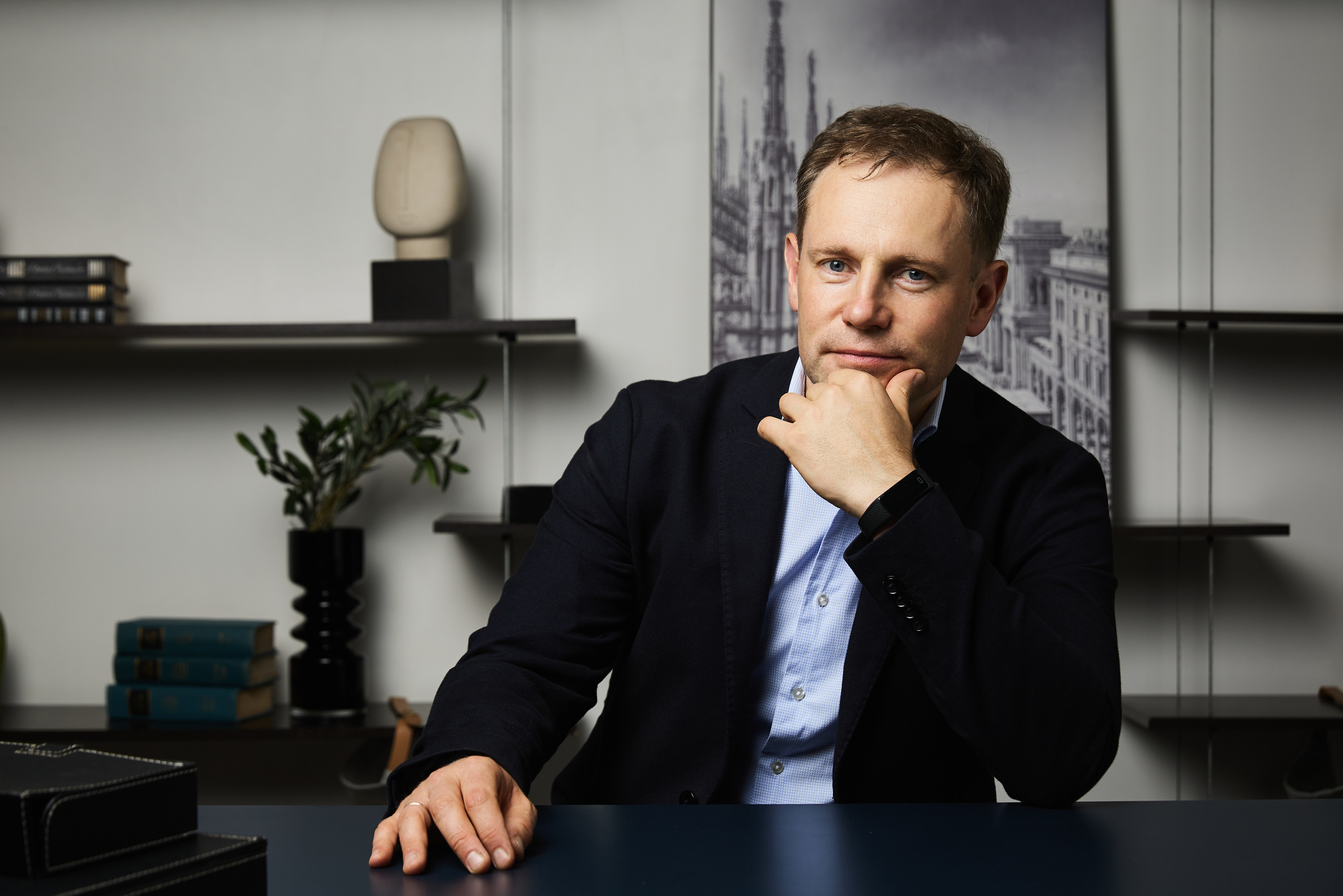 Съемка руководителя. Бизнес-портрет в интерьерной студии.