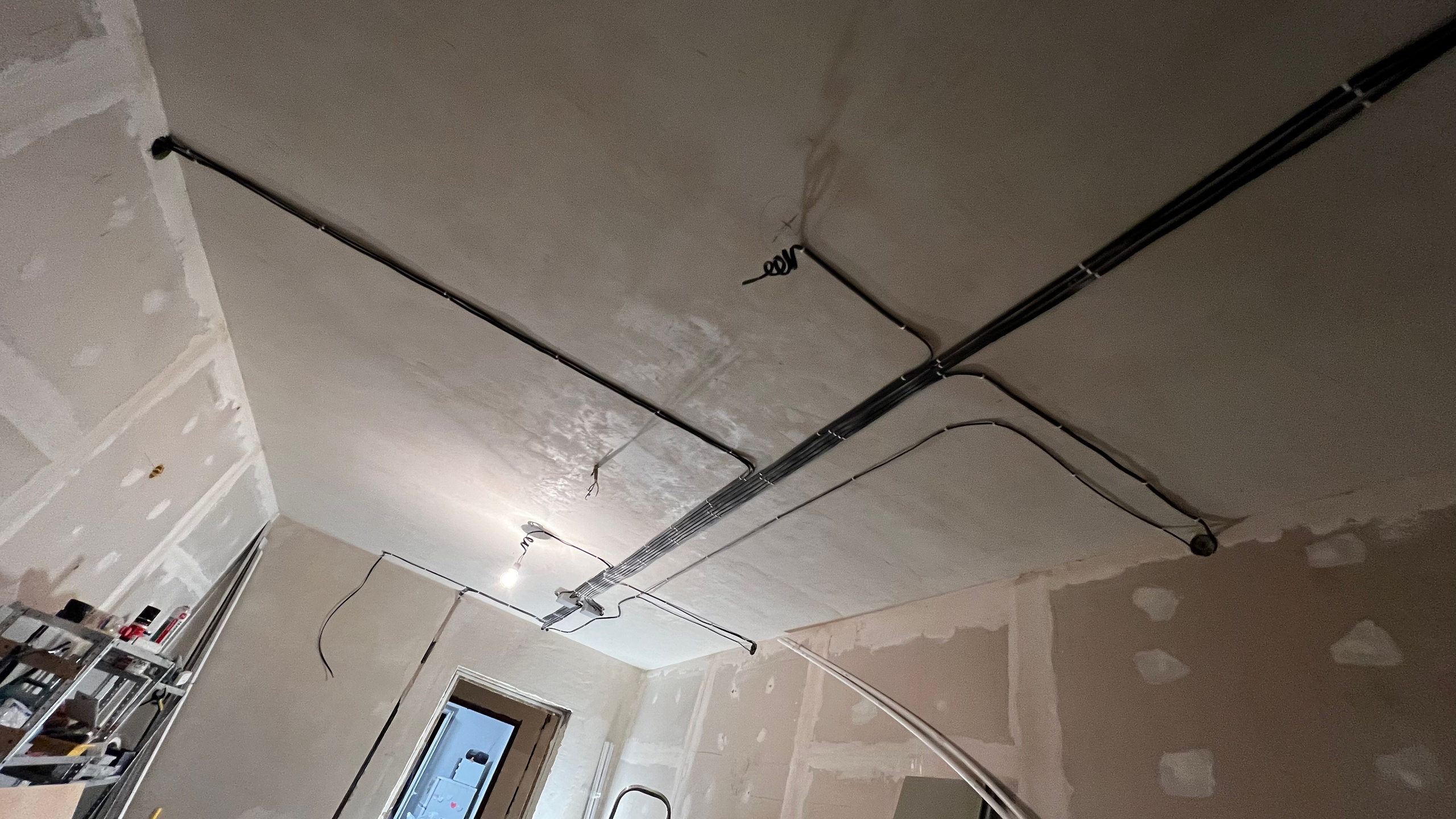 Выполнение электромонтажных работ в квартире площадью 80 кв. м. IlluminaSPB — Ваш надежный партнёр в мире электричества