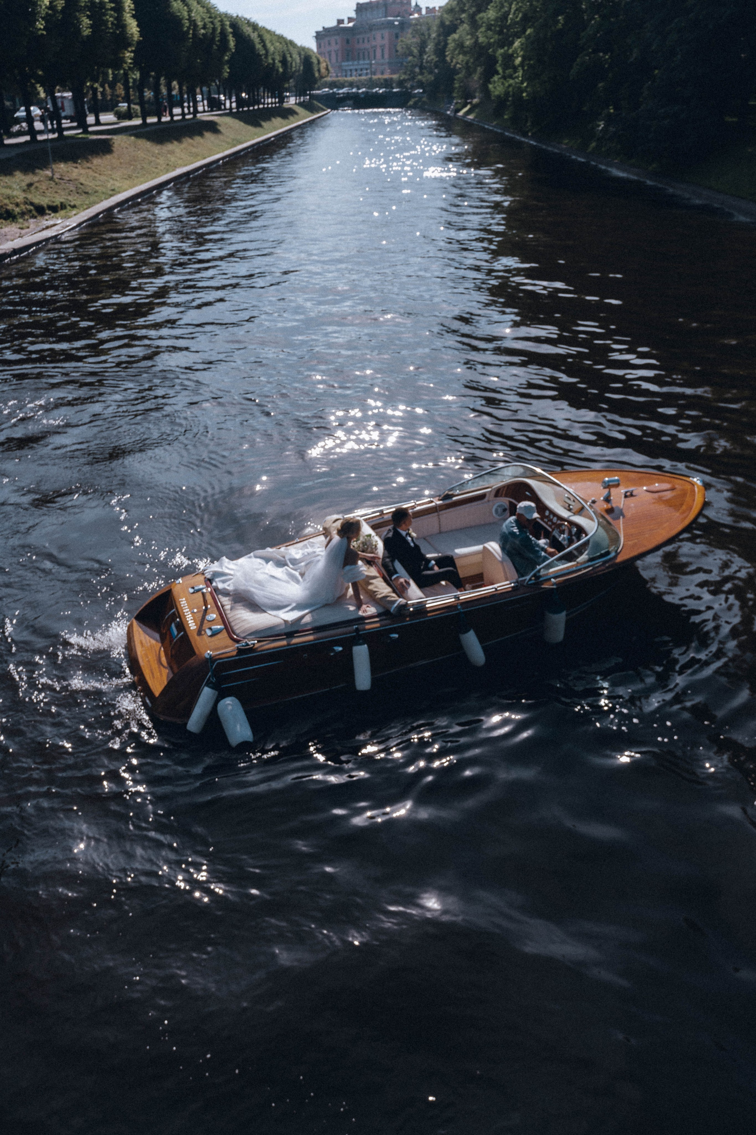СВАДЕНБНАЯ СЬЕМКА НА КАТЕРЕ ПО КАНАЛАМ САНКТ-ПЕТЕРБУРГА И В АКВАТОРИИ НЕВЫ. Профессиональный фотограф, Санкт-Петербург — Виктория Богомолова