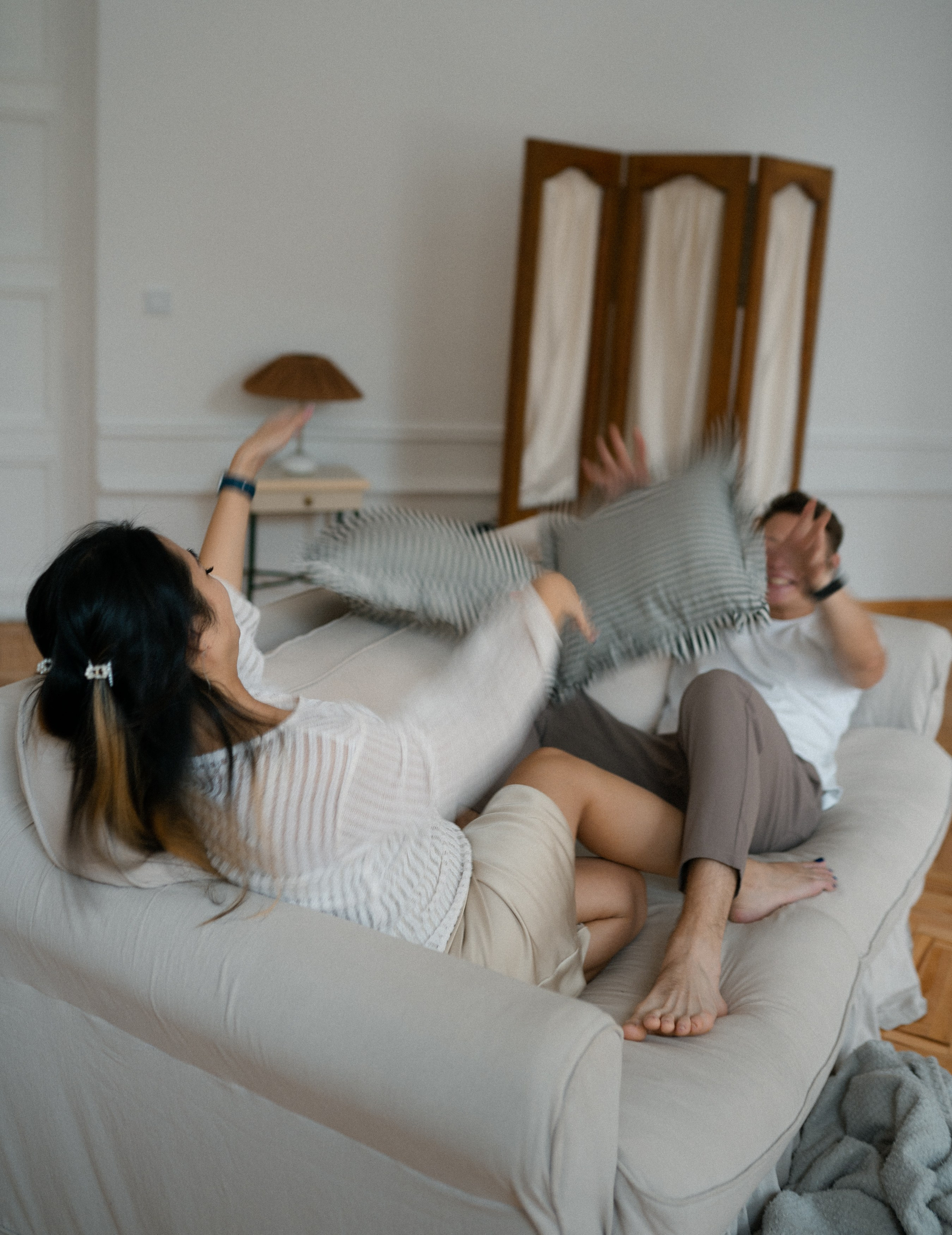 Morning pillow fight. Фотограф в Алматы Анастасия Новоселова