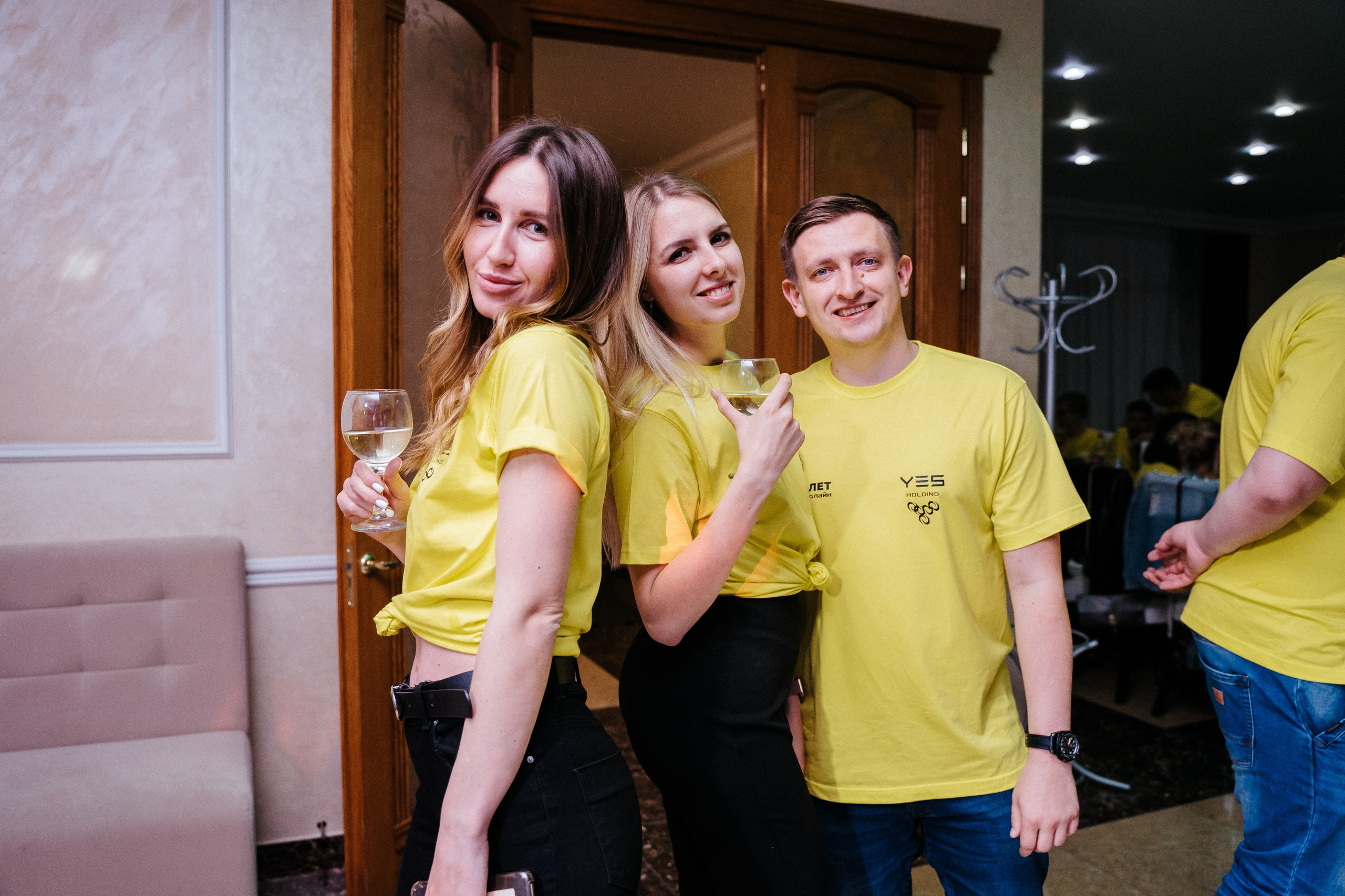 Yes Holding. Свадебный фотограф в Симферополе