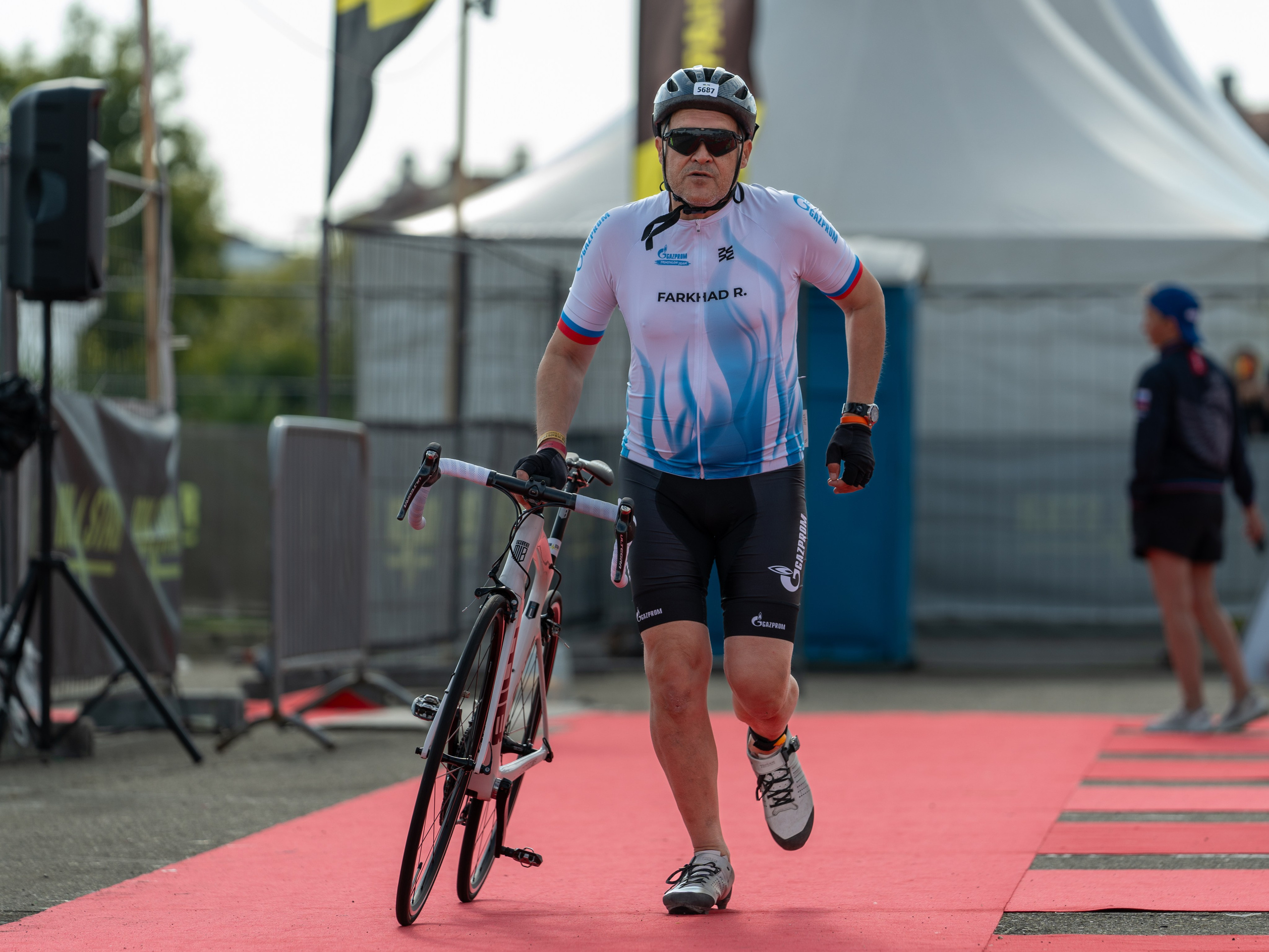 Фотоотчет партнерской интеграции для компании TELE2 на фестивале Ironstar. Репортажный фотограф в Красной Поляне и Сочи Павлюченко Екатерина