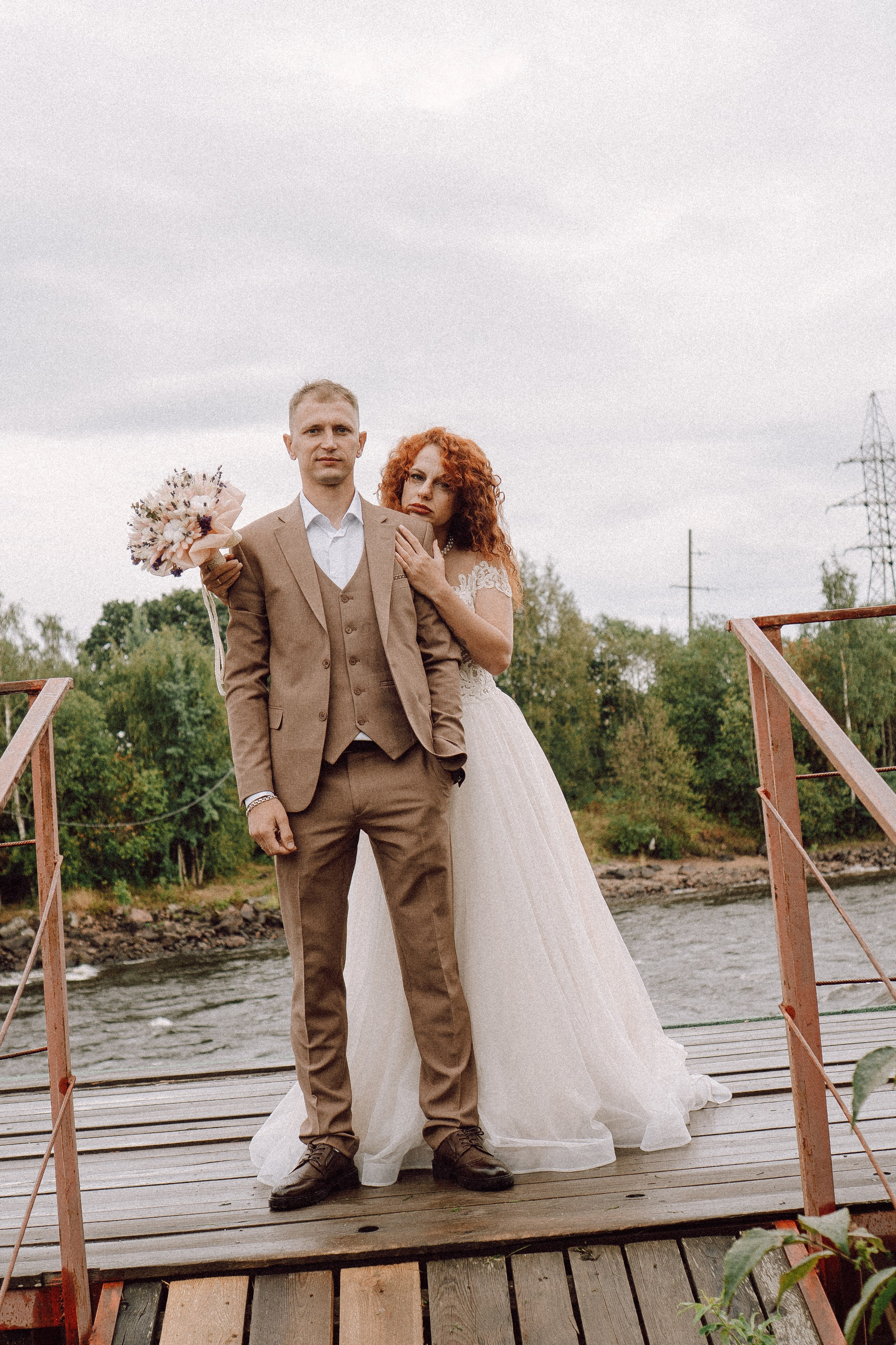 СВАДЕБНАЯ ФОТОСЕССИИЯ ПАРЫ В ГОРОДЕ ПРИОЗЕРСК В СОСНОВОМ ЛЕСУ И С ПИКАПОМ. Профессиональный фотограф, Санкт-Петербург — Виктория Богомолова