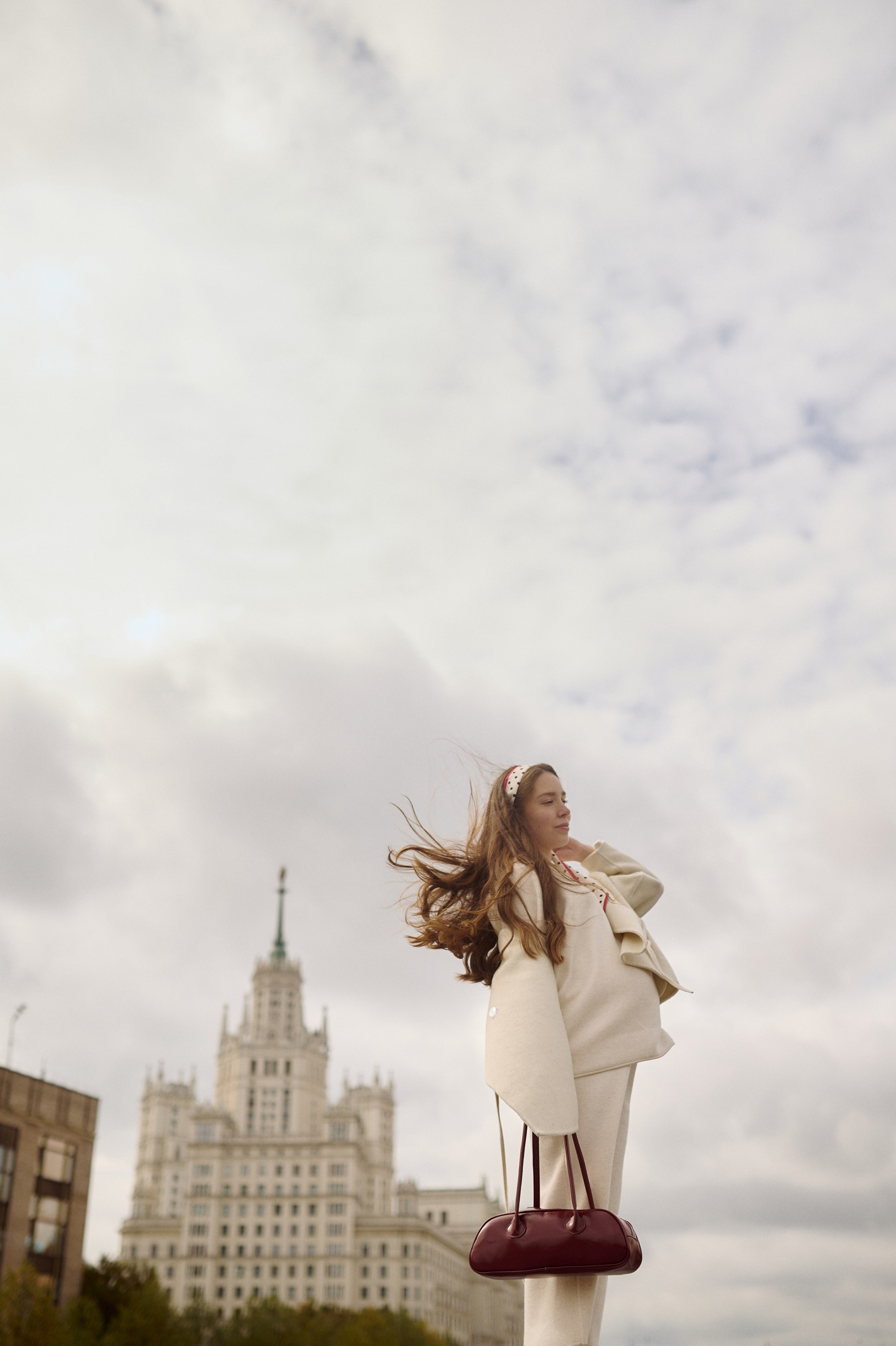 Оля на прогулке по городу. Семейный и свадебный lifestyle-фотограф в Москве Мария Петрова
