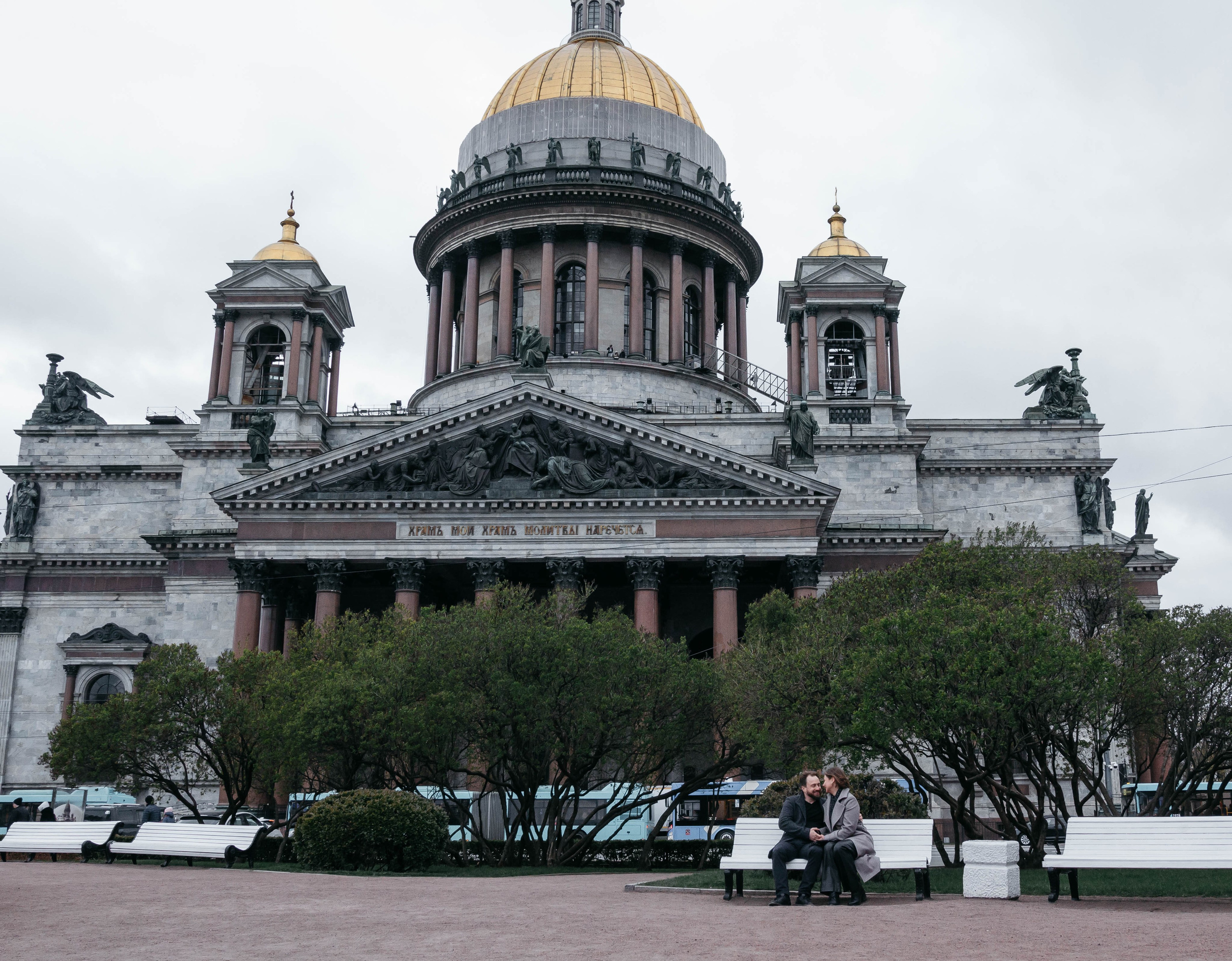 дальний план фотосессия на площади Исаакиевского собора 