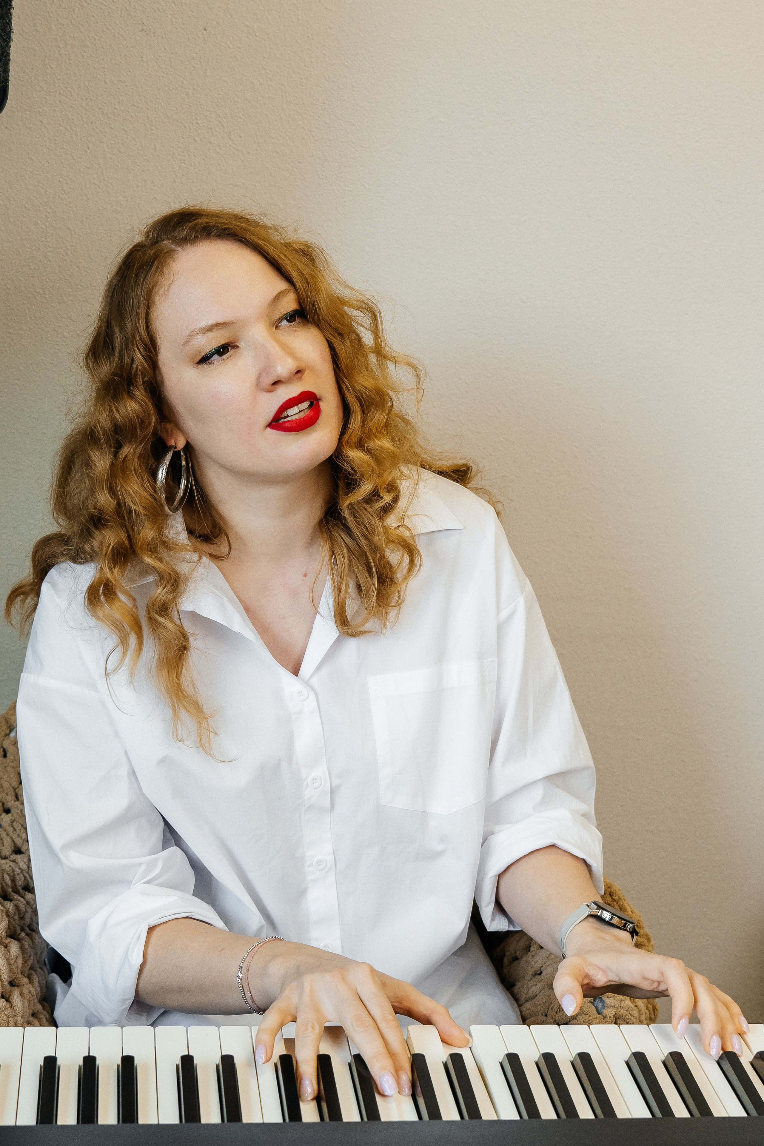 Конент фотографии для вокальной студии. Предметный фотограф в Горячем Ключе Вера Швец