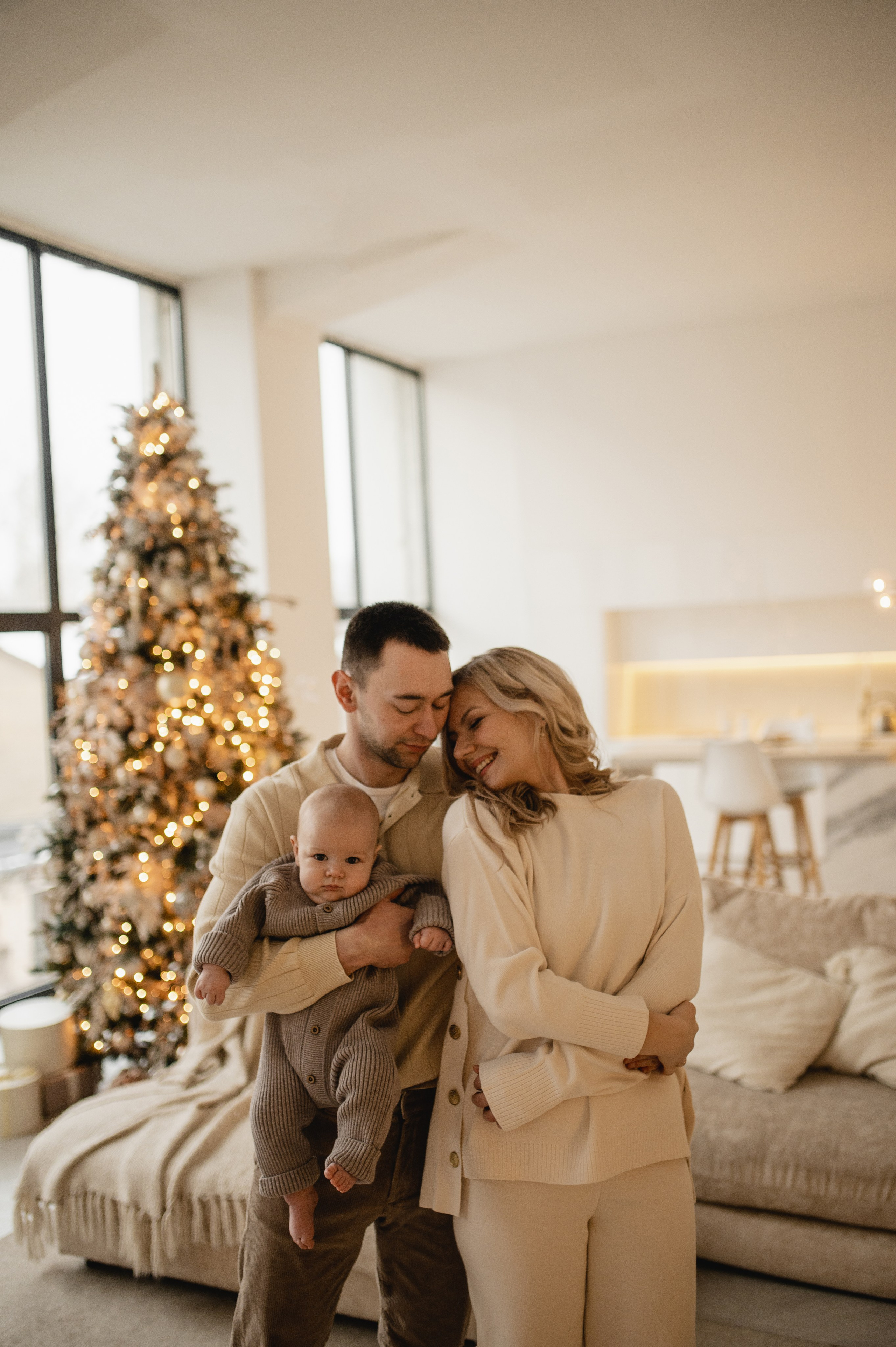 Новогодняя фотосессия в студии с малышом 6 месяцев в Бутово. Семейная фотосессия Бутово Москва фотограф Алина Морщагина