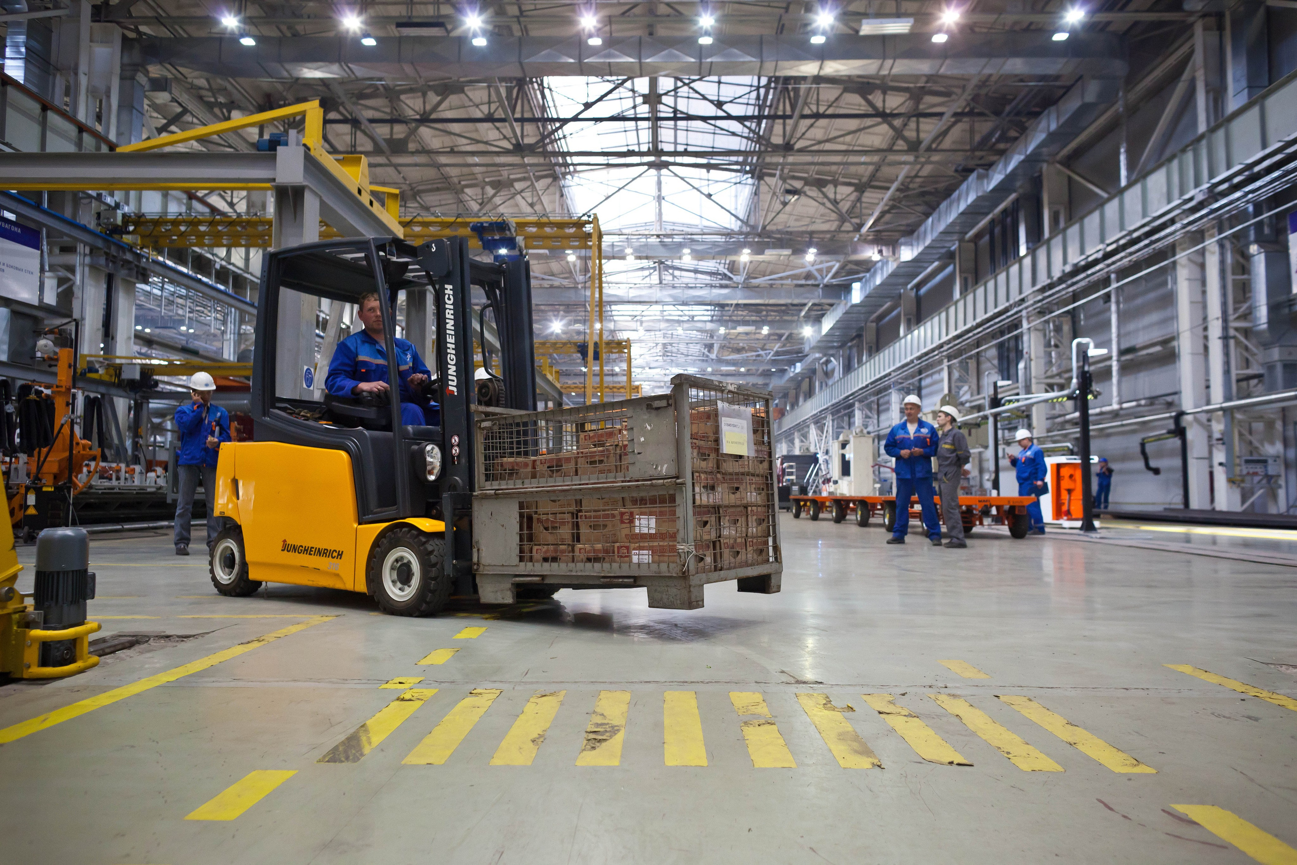 ТИХВИНСКИЙ ВАГОНОСТРОИТЕЛЬНЫЙ ЗАВОД. Рабочая сторона — бизнес портрет и репортаж в Санкт-Петербурге