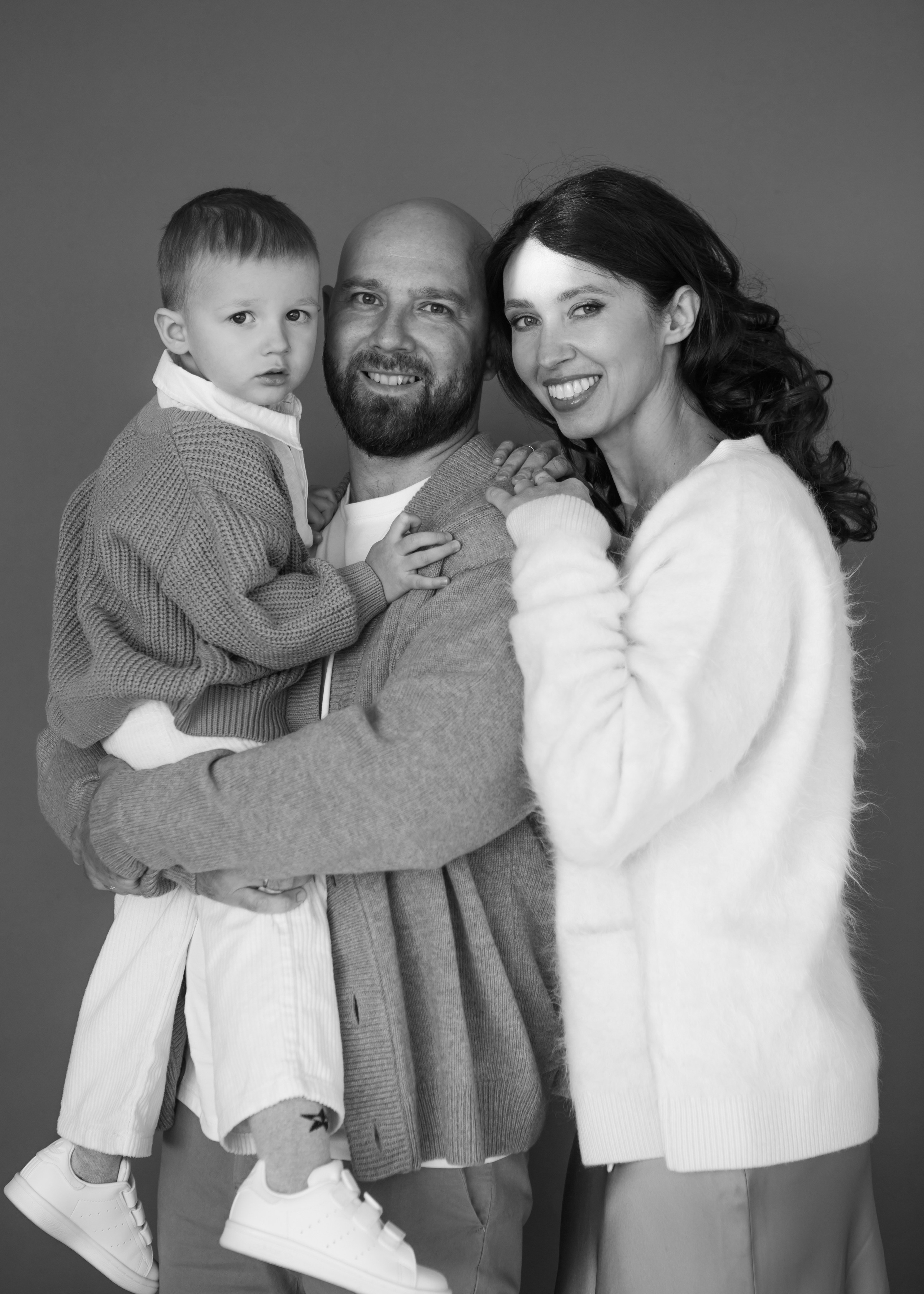 Семейная фотосессия в минималистичном стиле. Фотограф Александра Рышкова